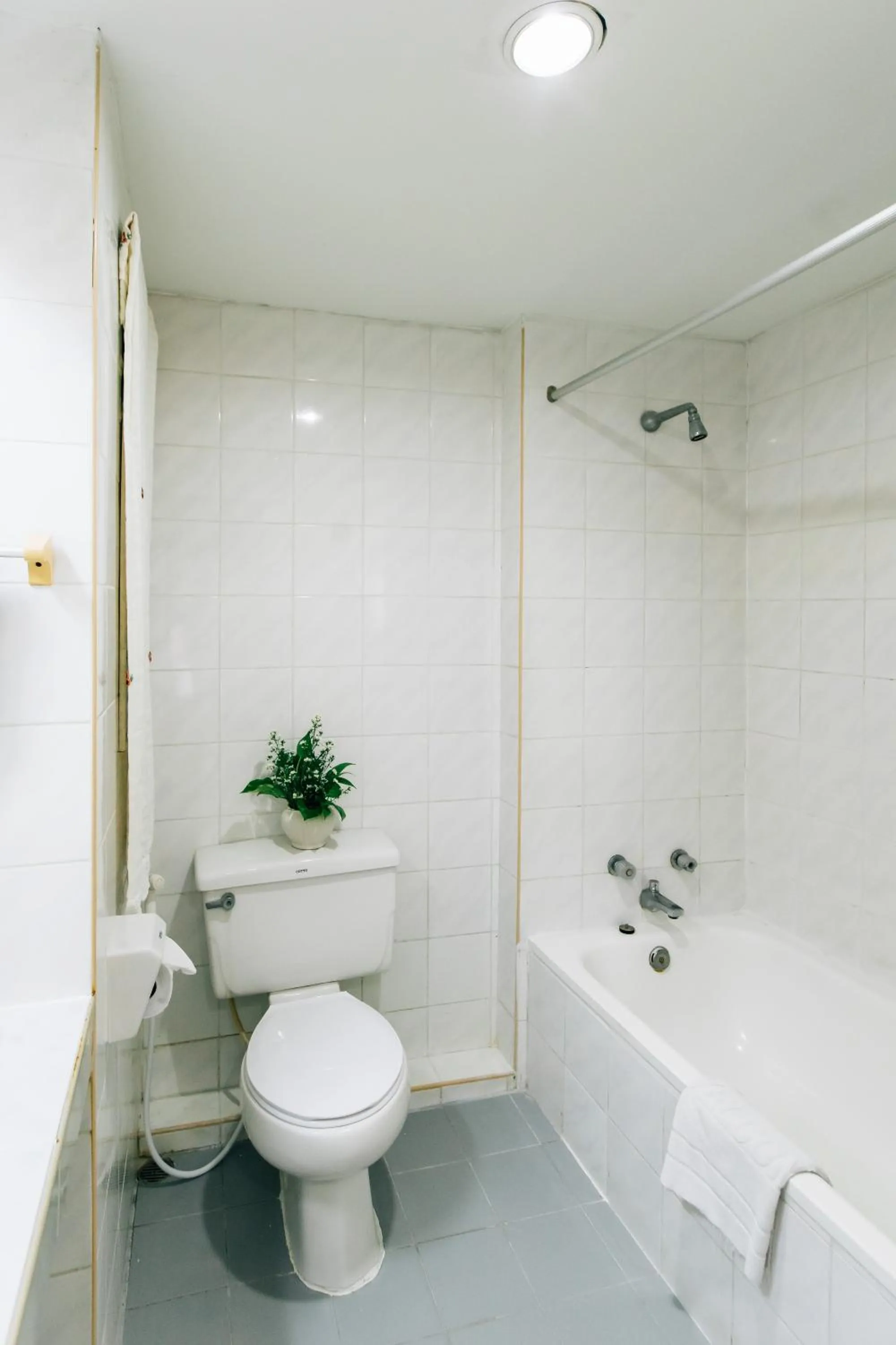 Bathroom in Sinkiat Thani Hotel