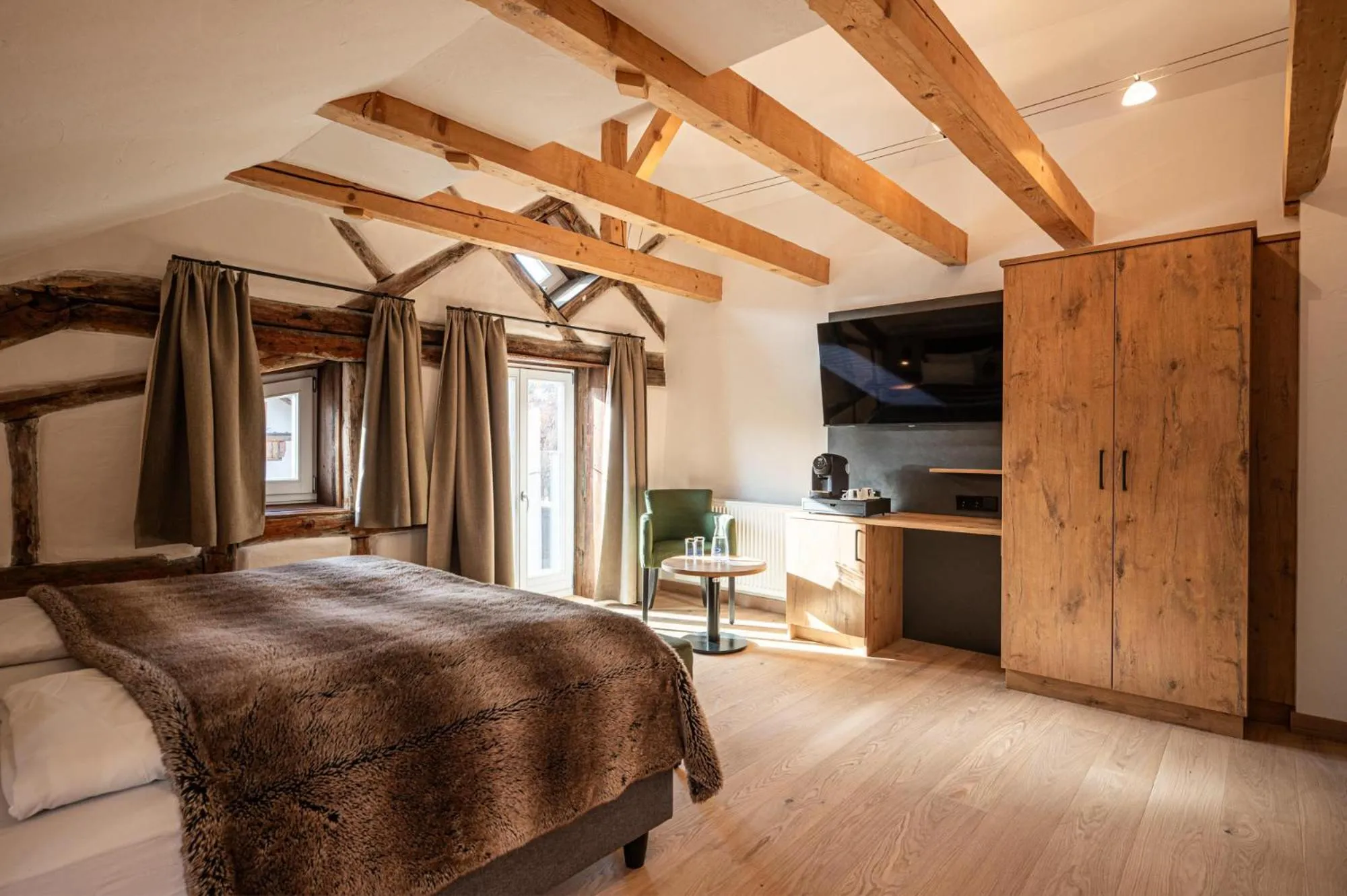 Photo of the whole room, Bed in Alpin Lifestyle Hotel Löwen & Strauss