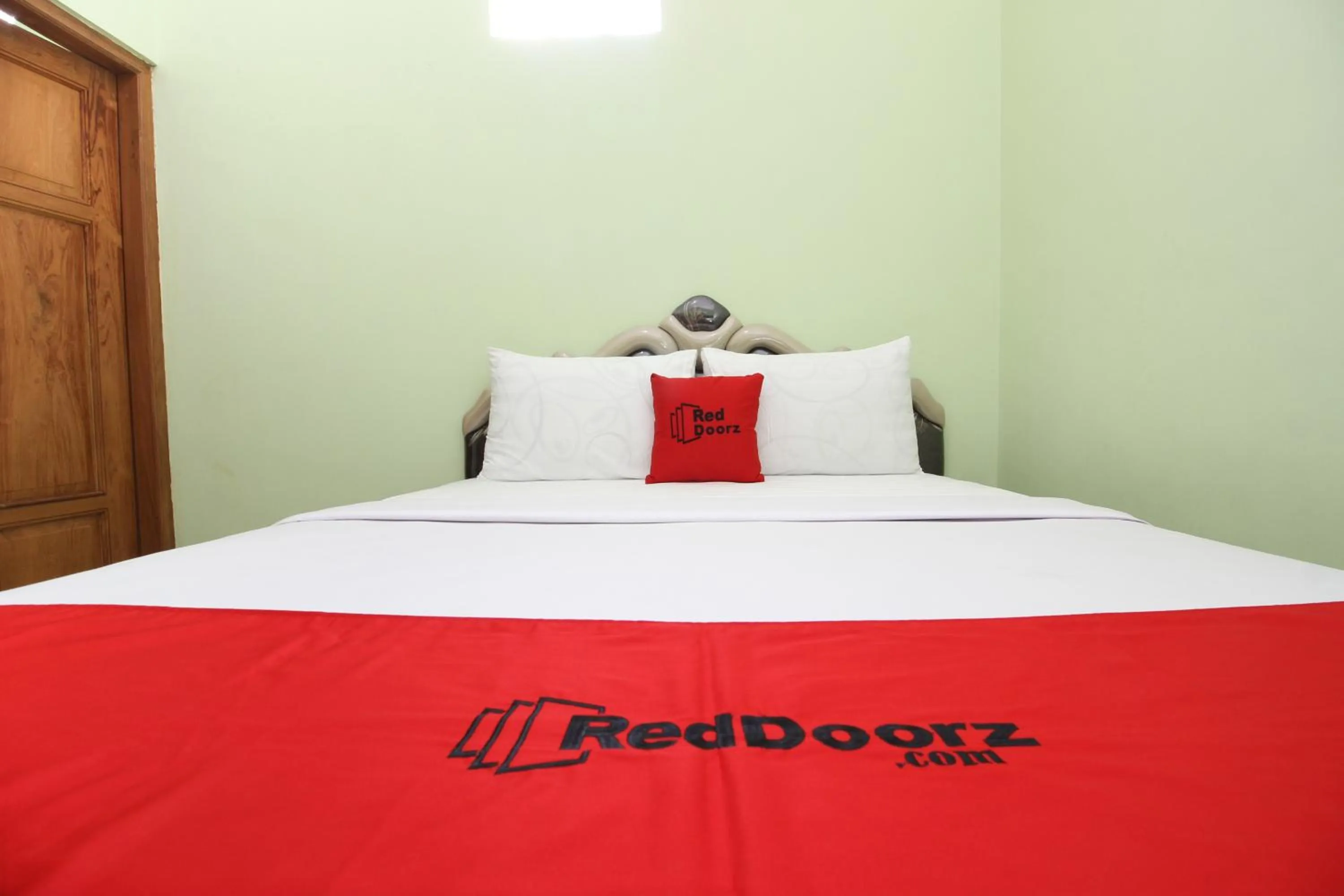 Bedroom in RedDoorz Plus near Taman Sari