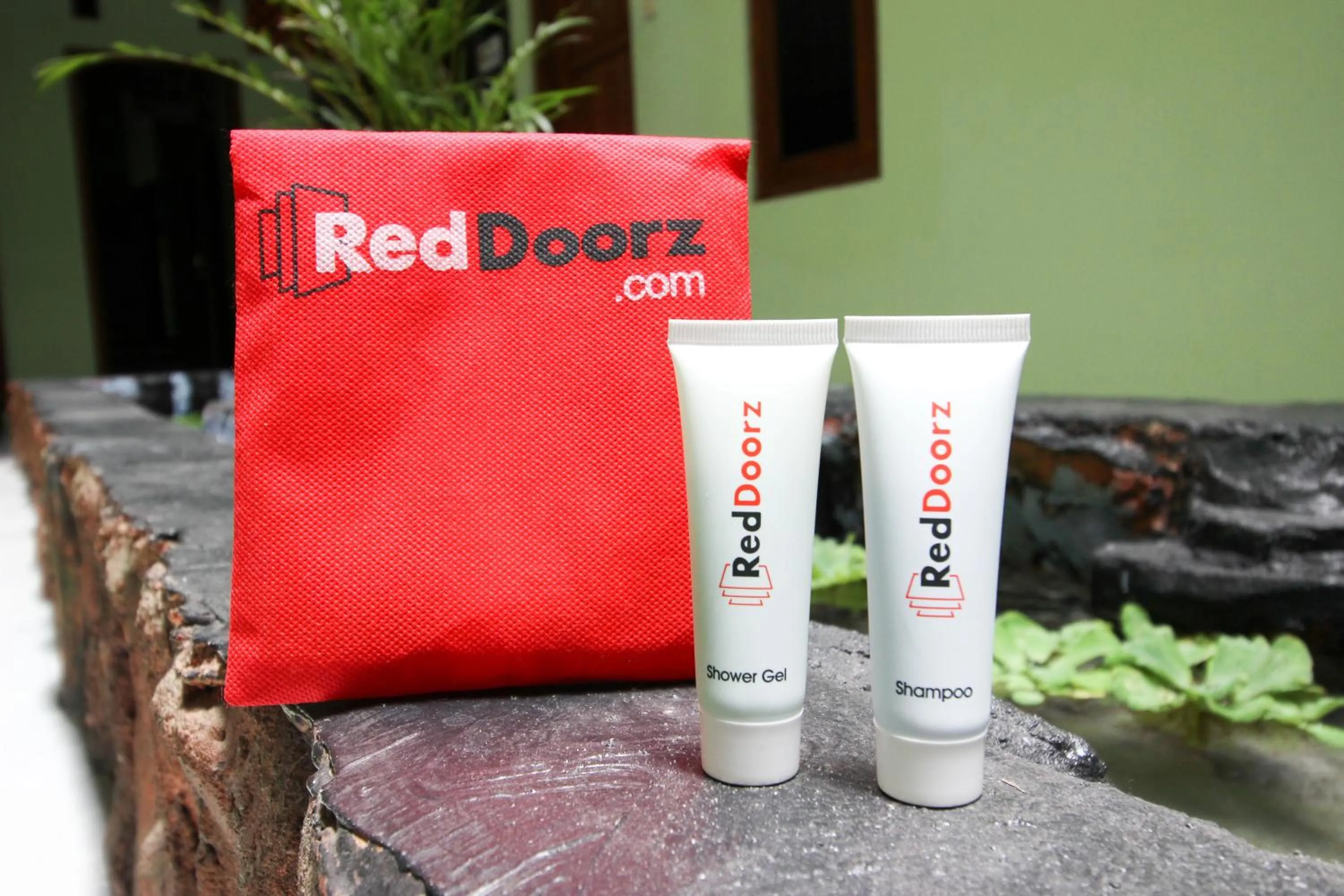 Area and facilities in RedDoorz Plus near Taman Sari
