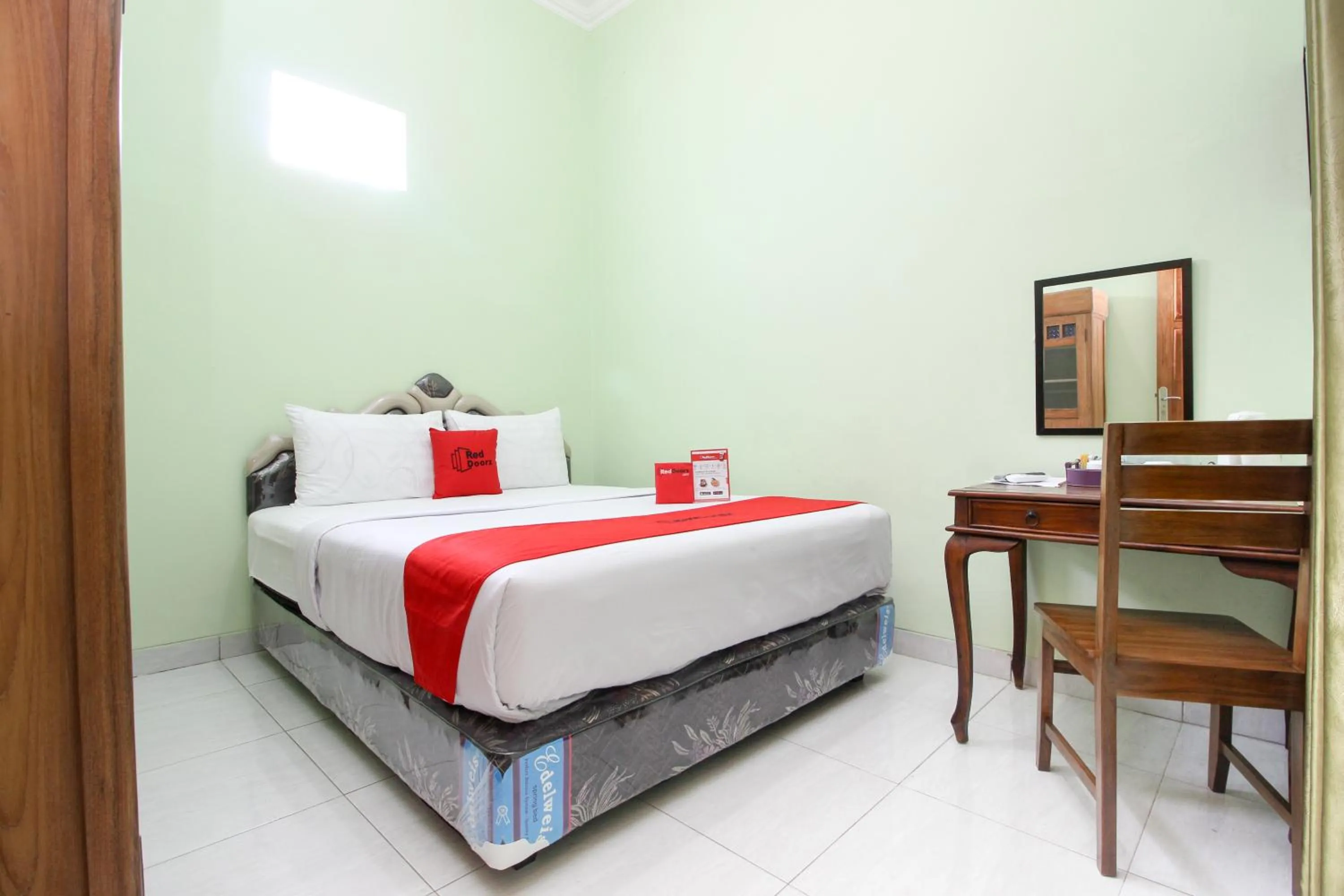 Bedroom in RedDoorz Plus near Taman Sari