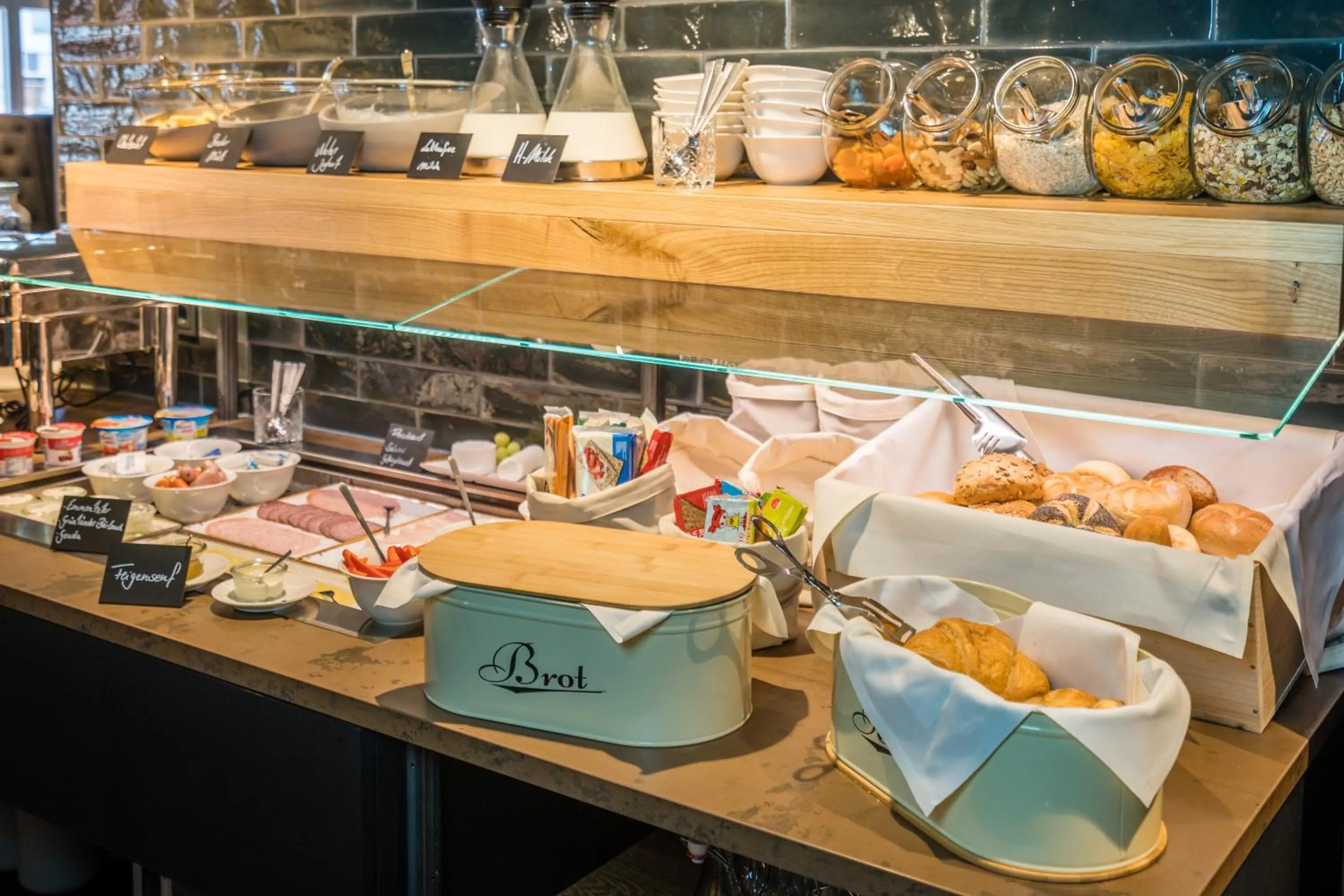 Buffet breakfast in Hotel Goldene Traube - by Neugart