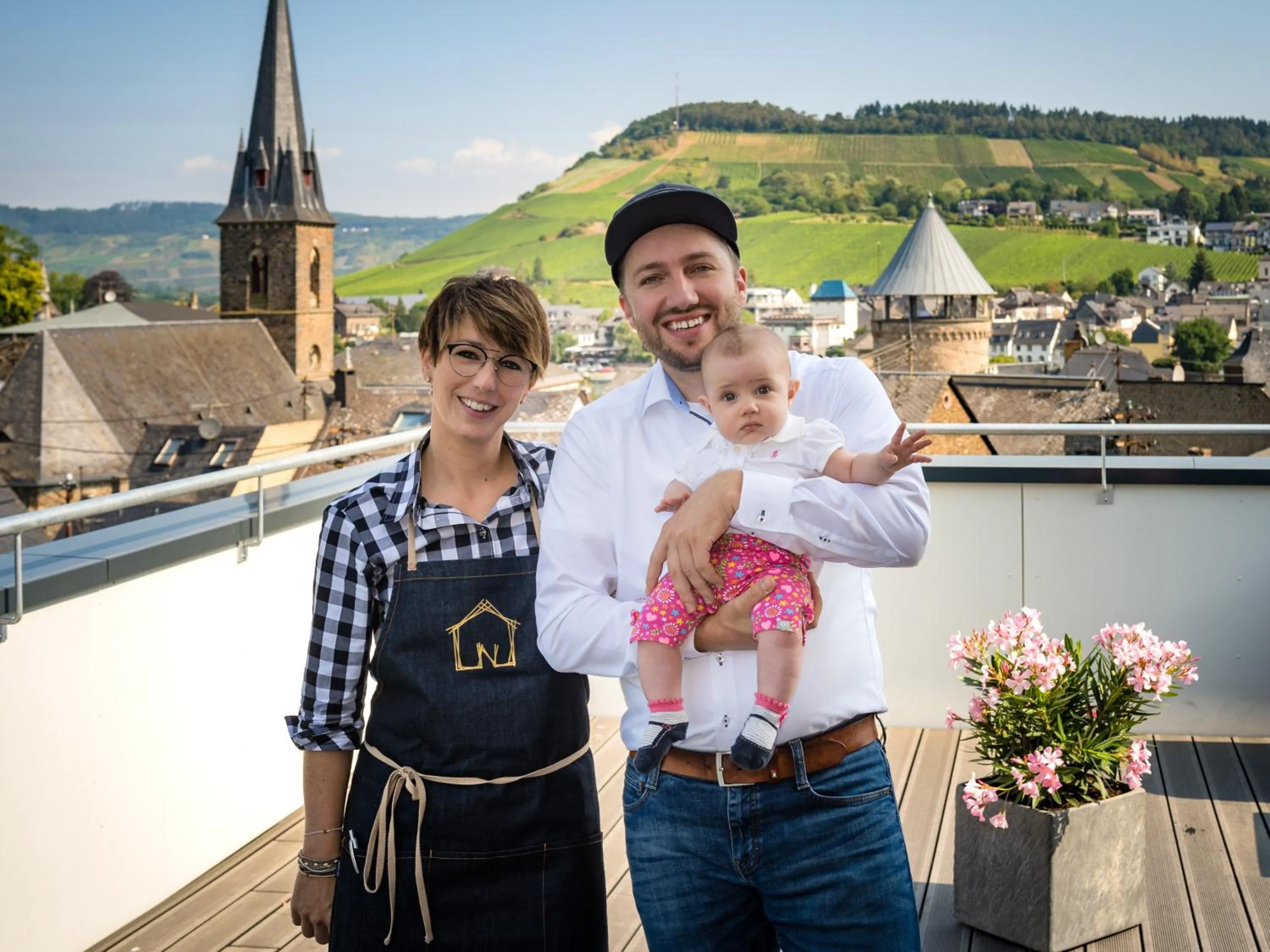 Family in Hotel Goldene Traube - by Neugart