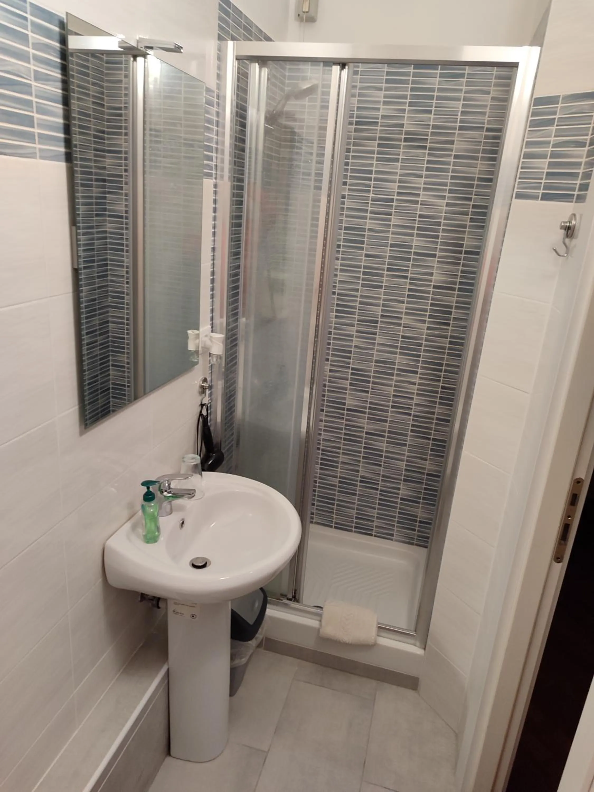 Bathroom in Albergo Locanda Alambra