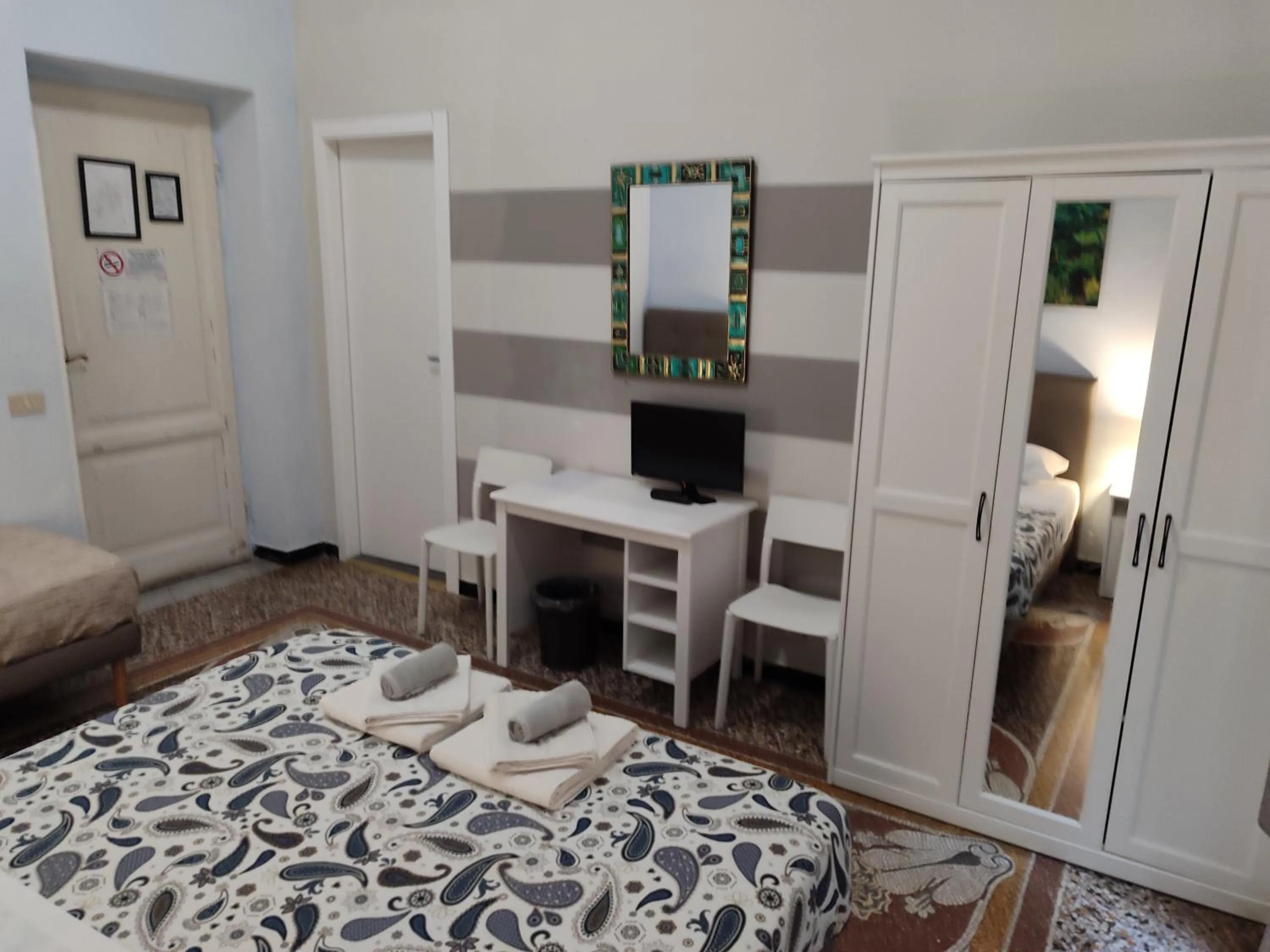 Bedroom, Bed in Albergo Locanda Alambra