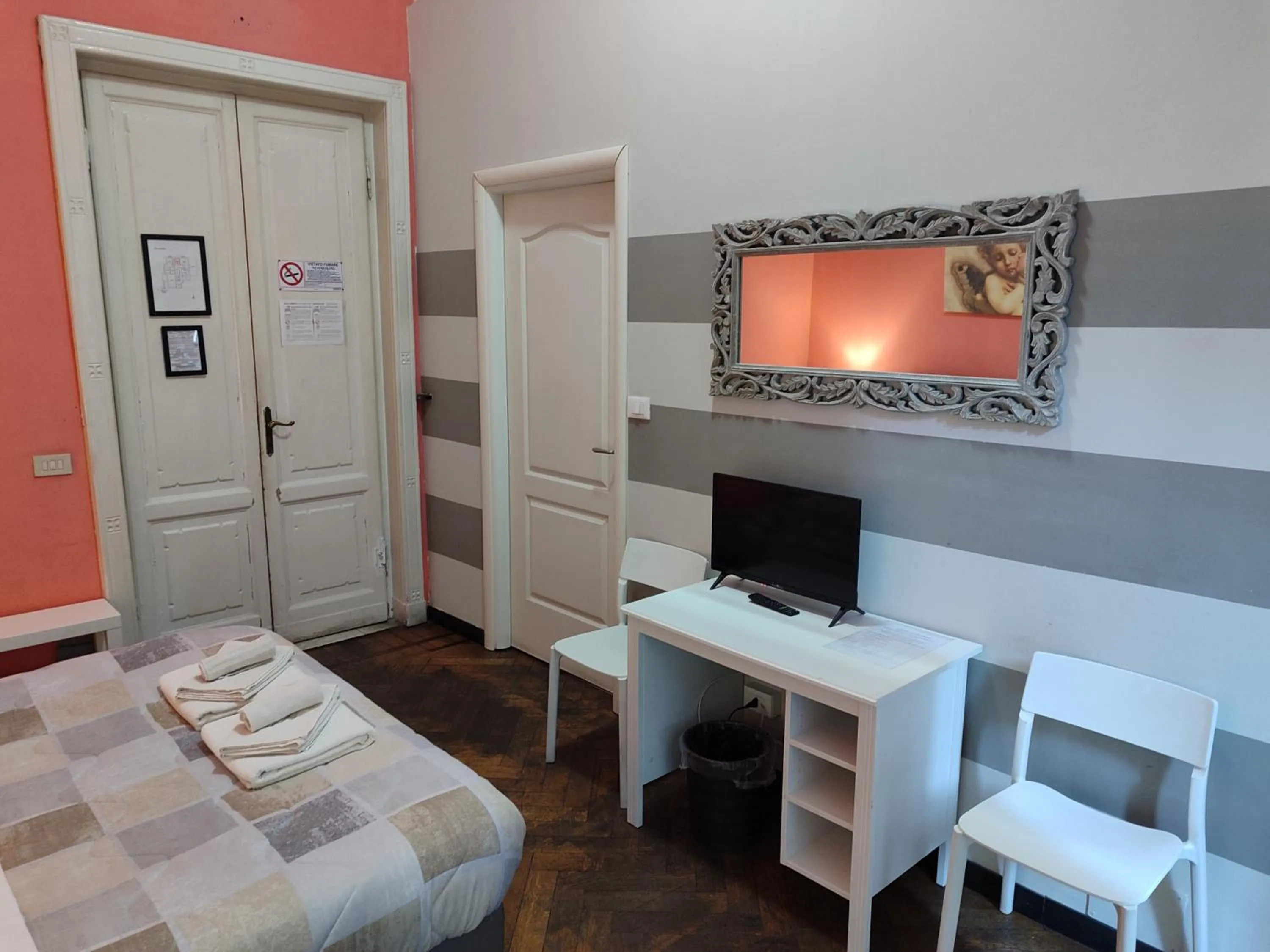 Bedroom, Bed in Albergo Locanda Alambra