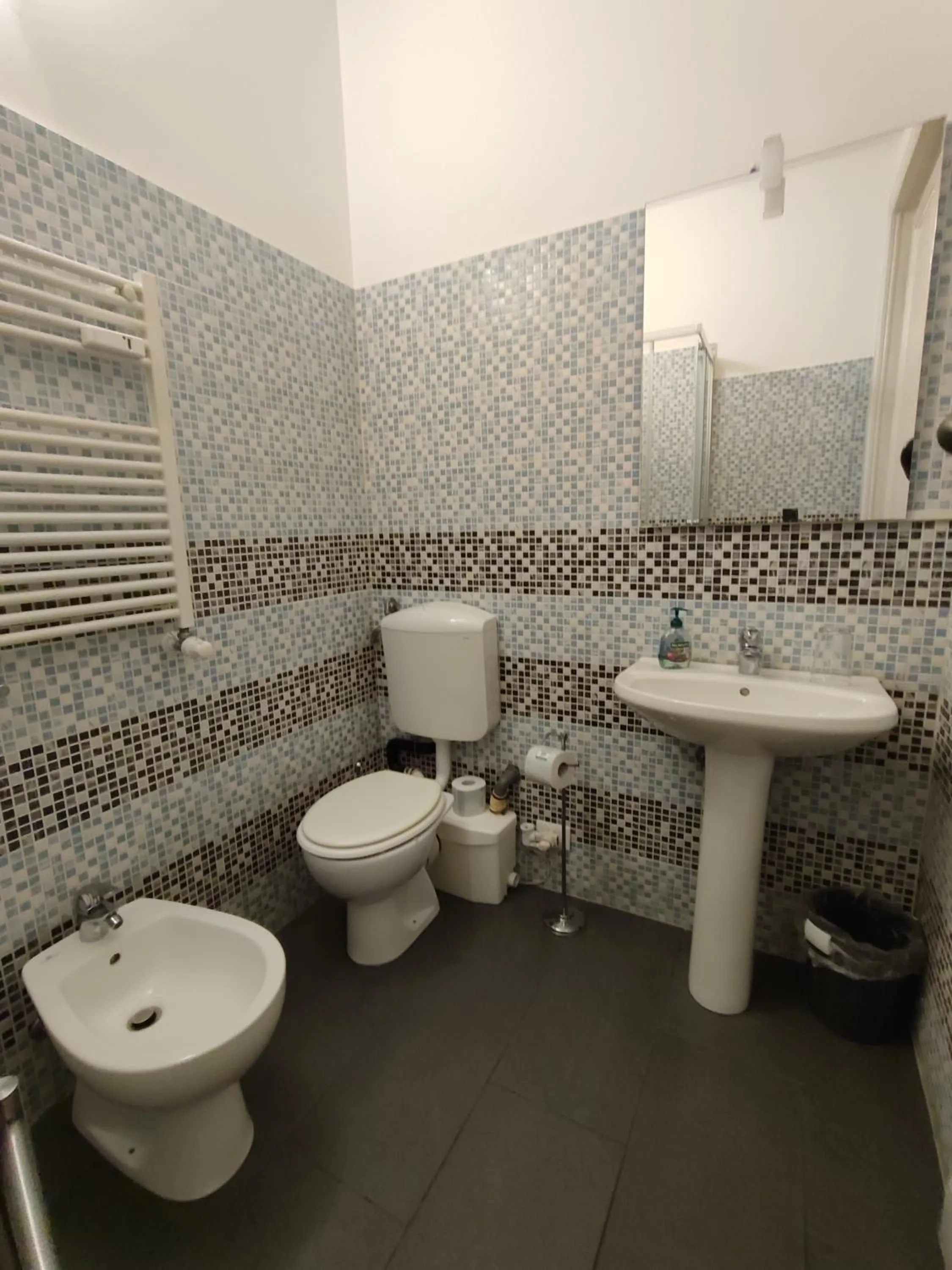 Bathroom in Albergo Locanda Alambra