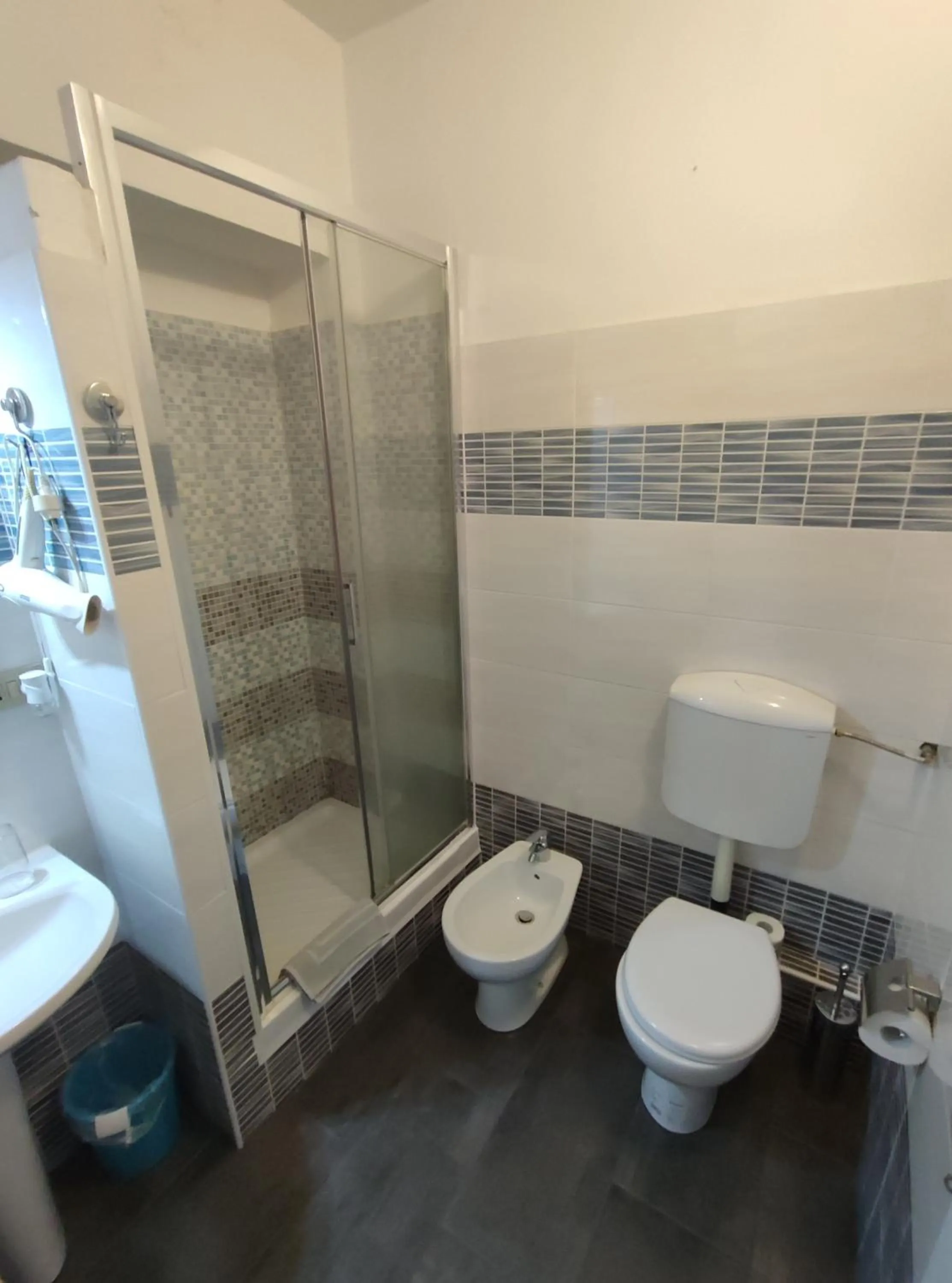 Bathroom in Albergo Locanda Alambra