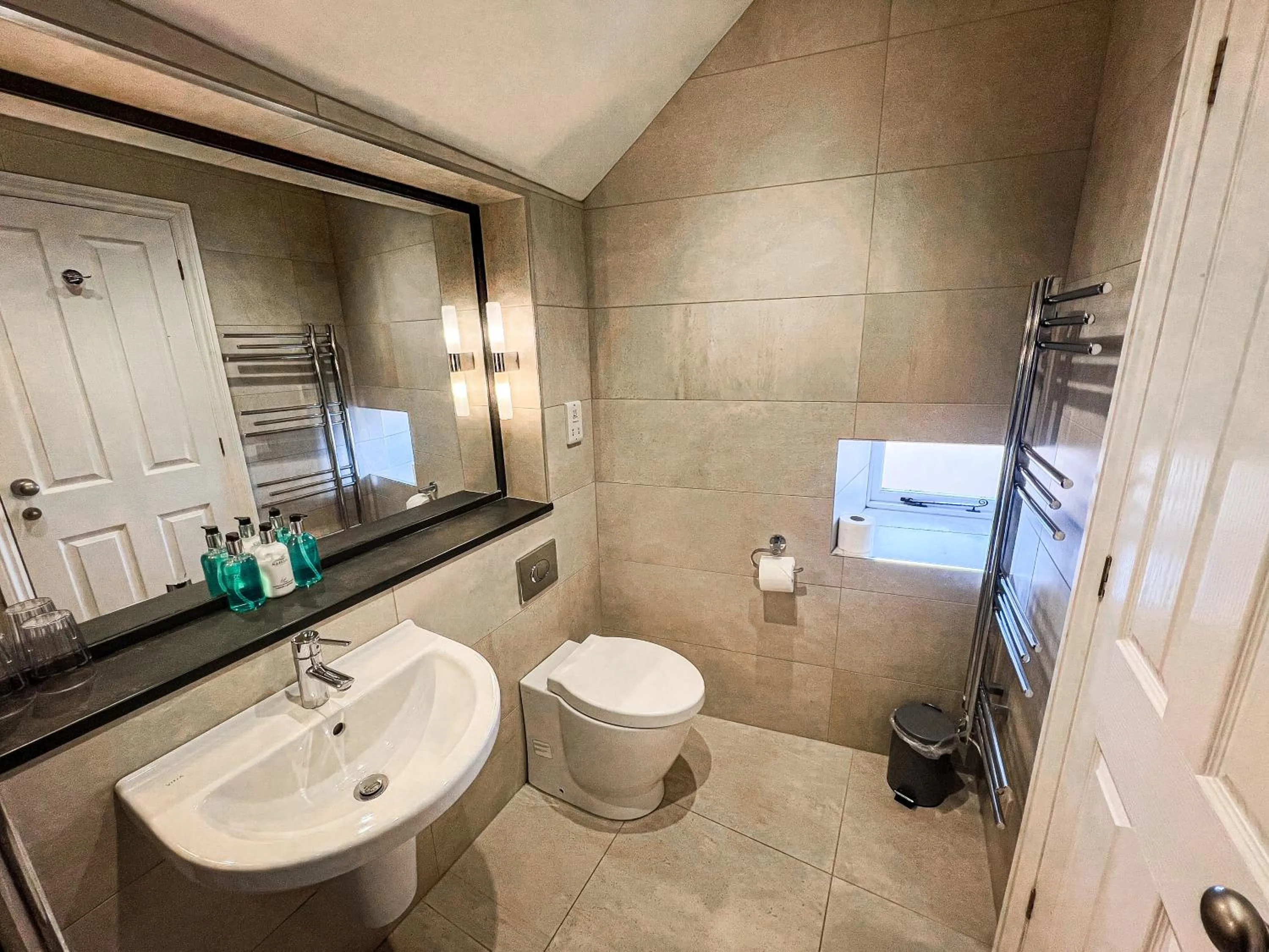 Shower in Rising Sun Hotel