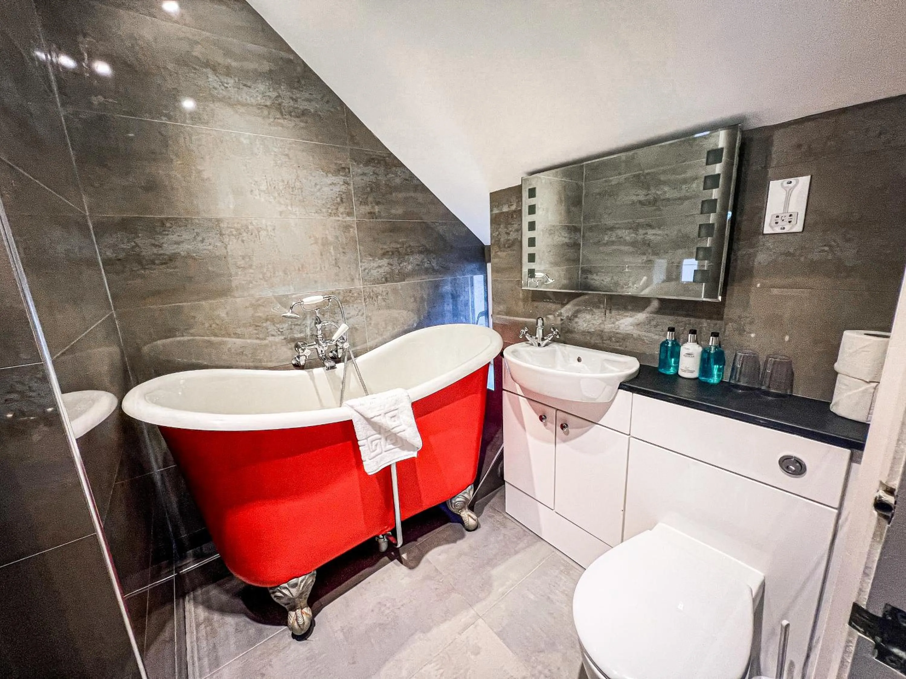 Toilet in Rising Sun Hotel