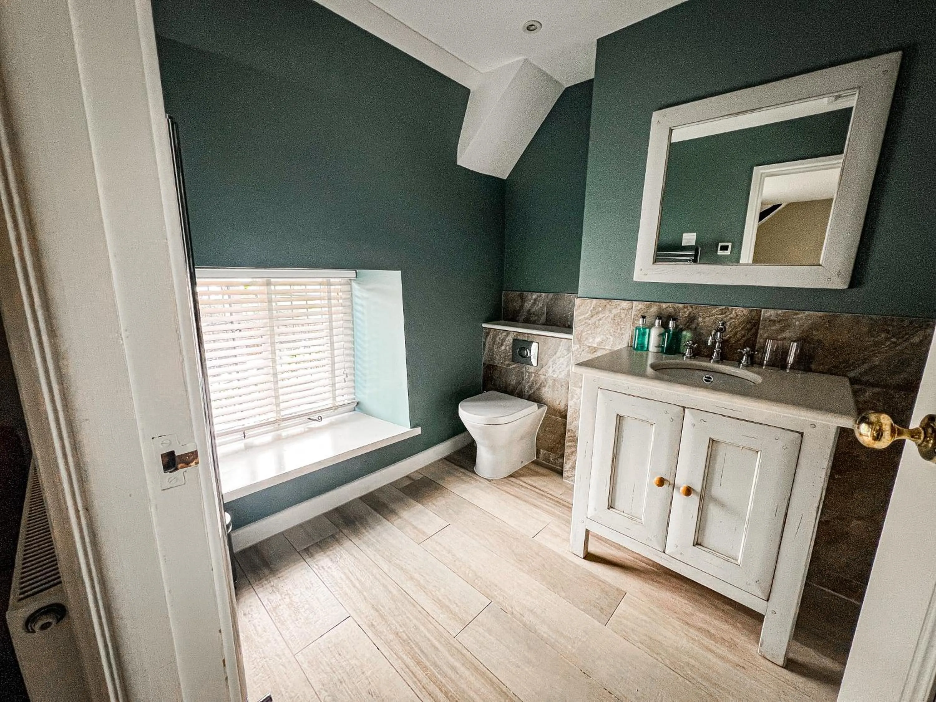 Toilet in Rising Sun Hotel