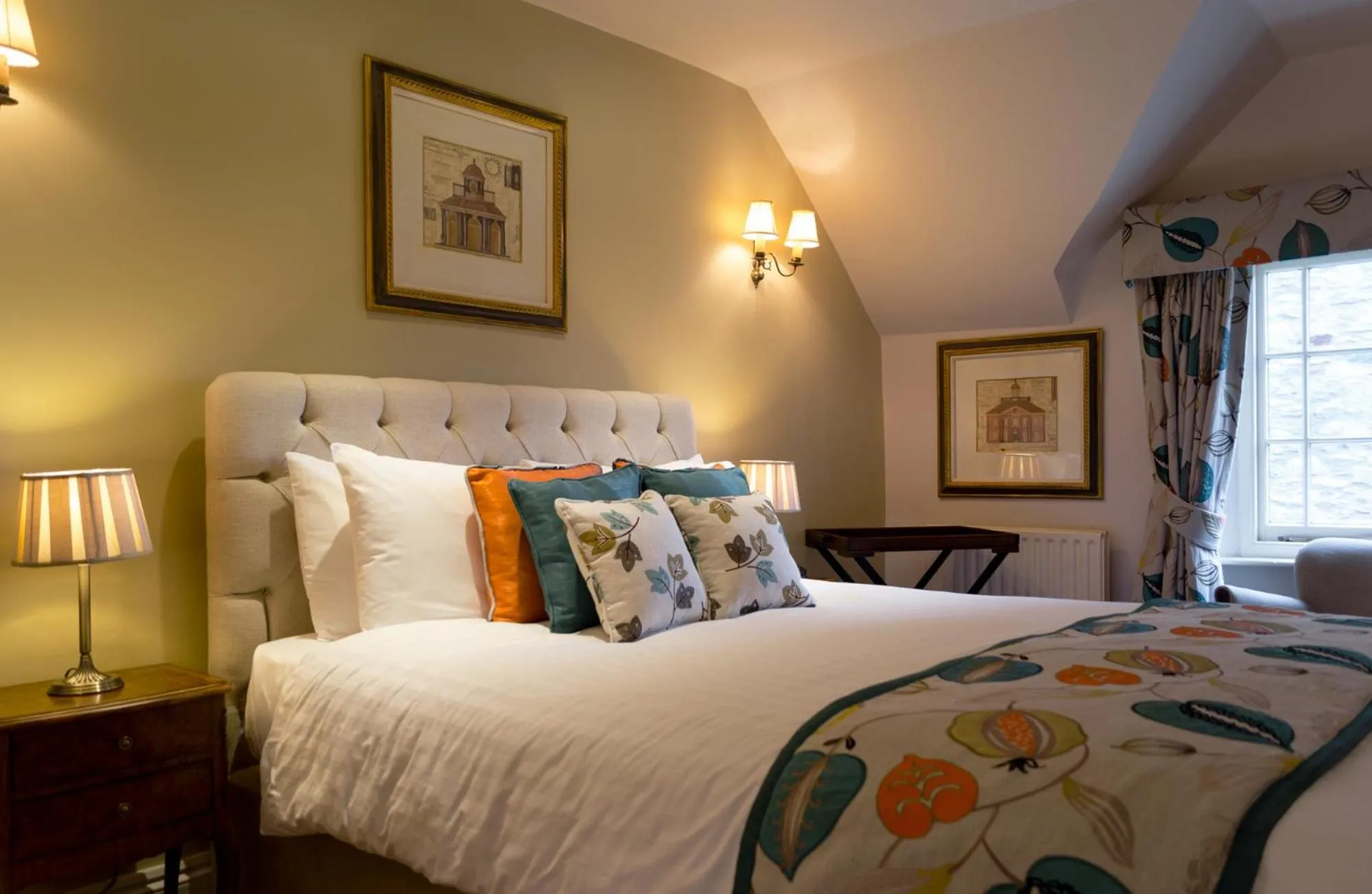 Bedroom, Bed in Rising Sun Hotel