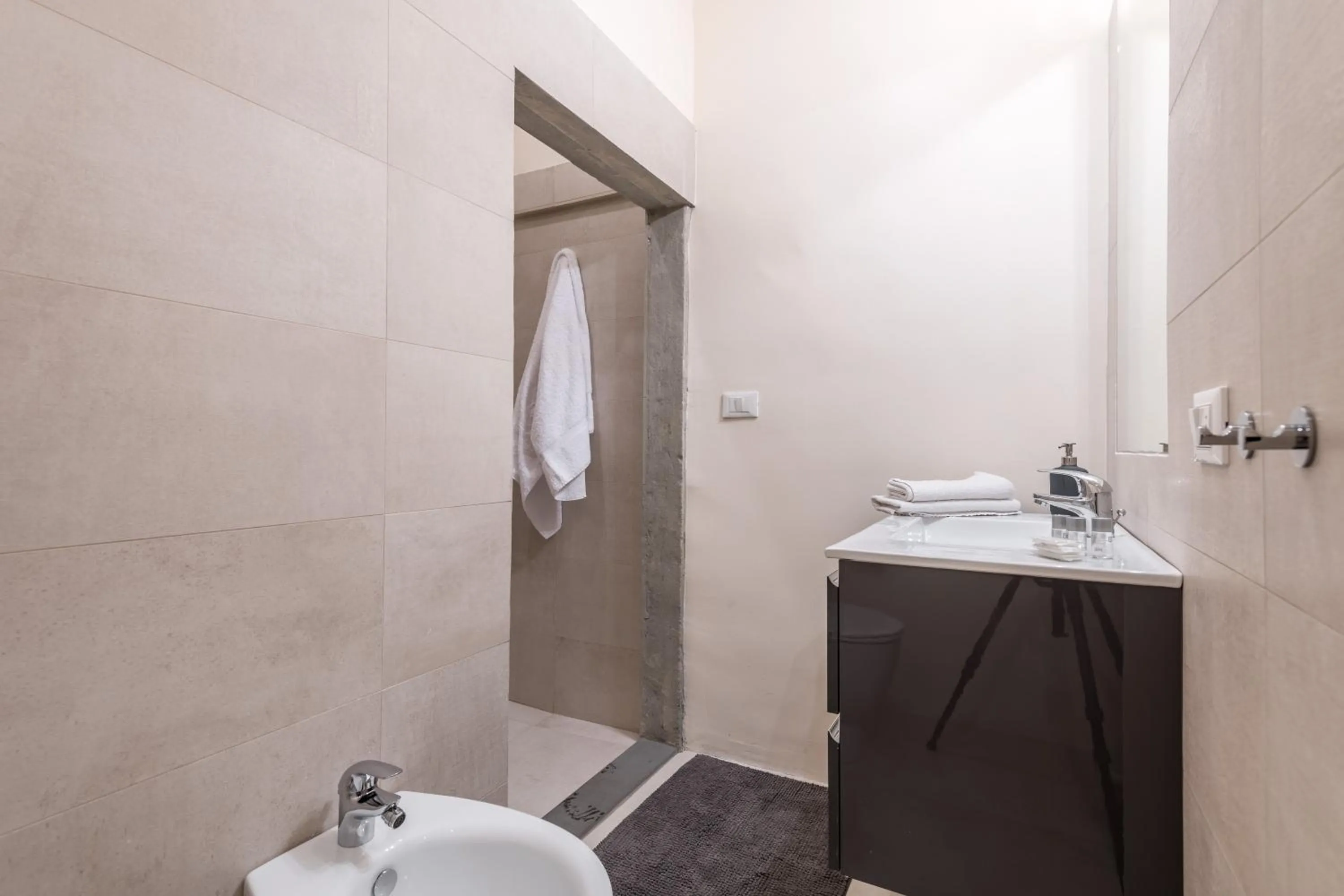 Bathroom in Romantic Novella by Mmega