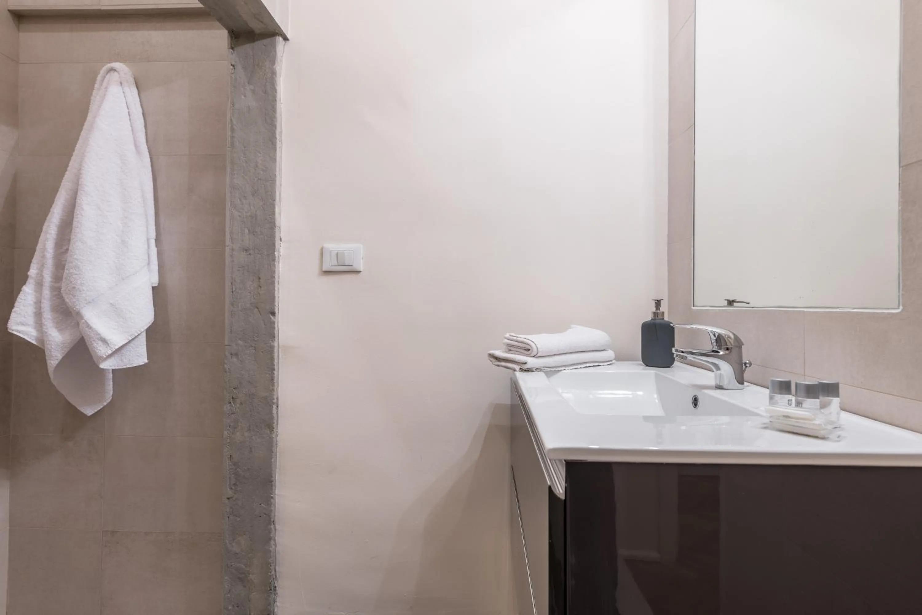 Bathroom in Romantic Novella by Mmega