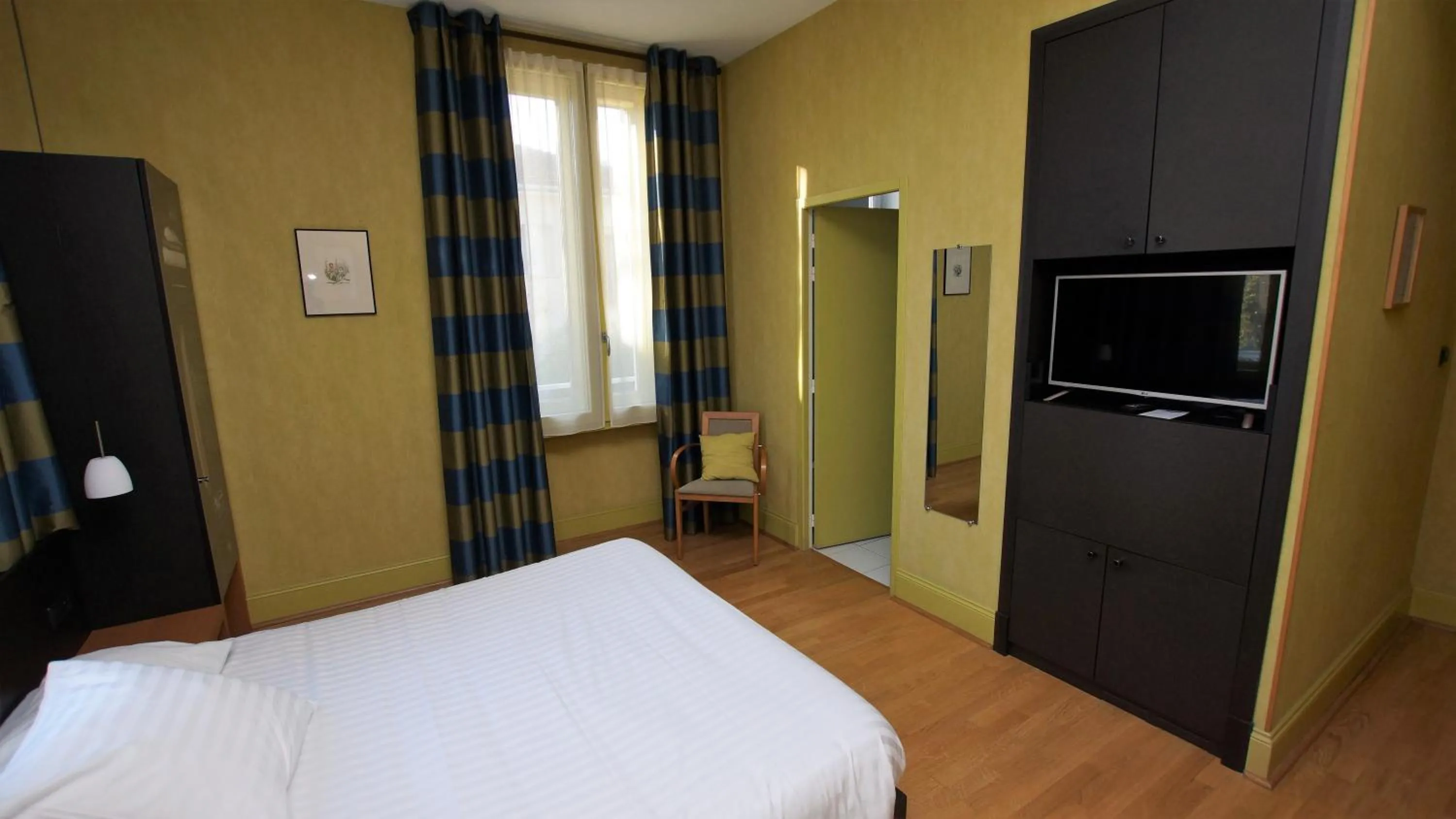 Double Room with Extra Bed - single occupancy in Hôtel de charme L'Orée du Parc
