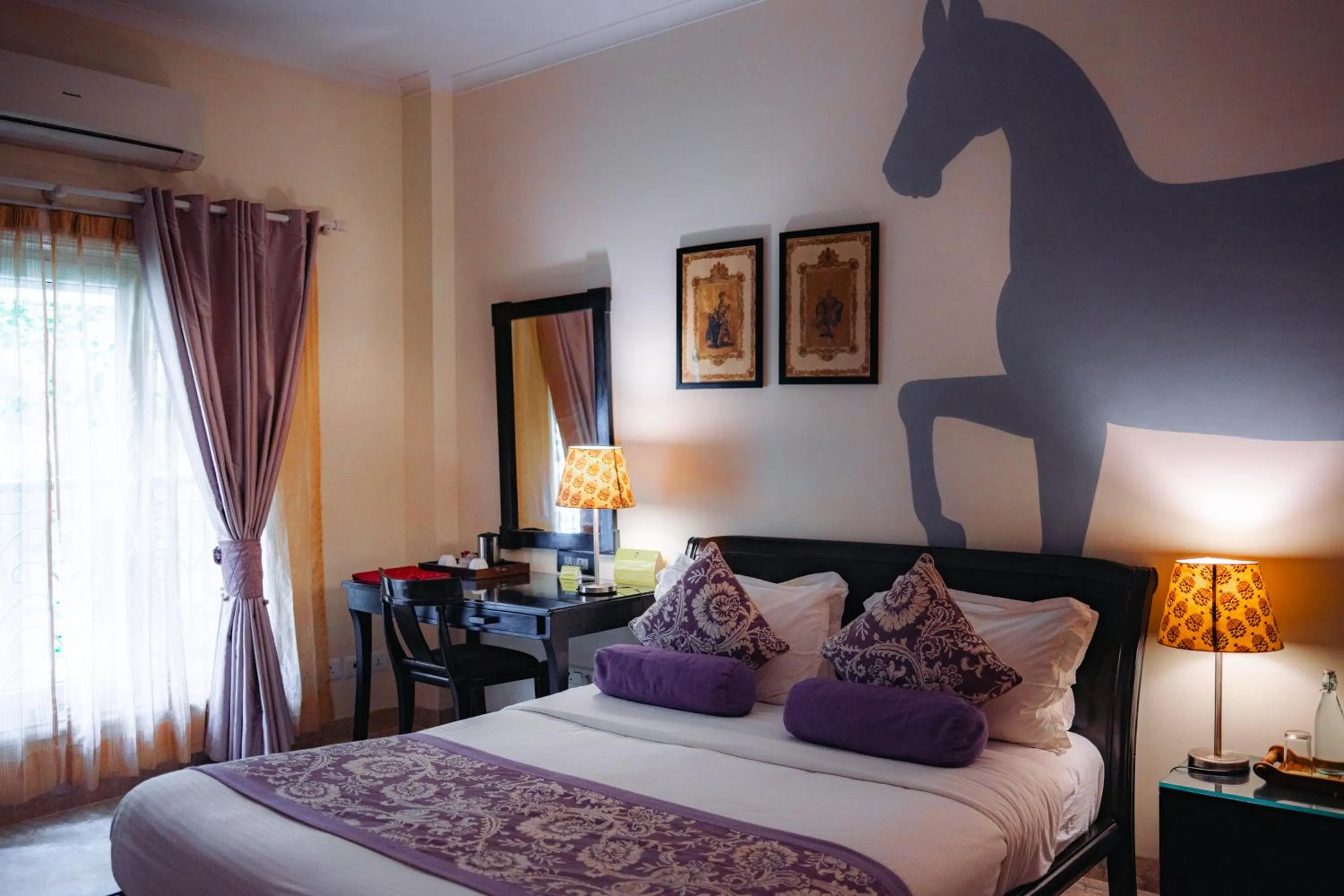 Bedroom, Bed in Colonel’s Retreat