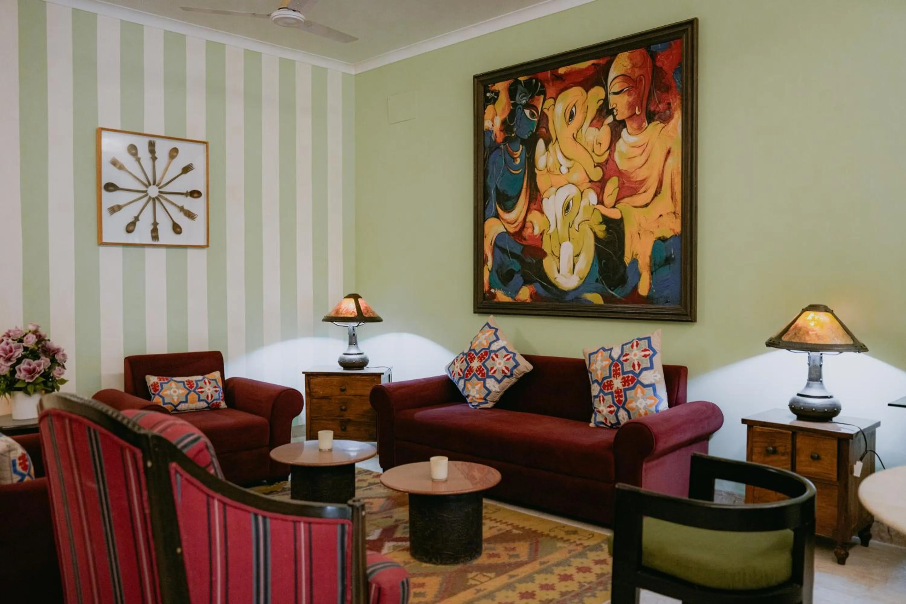 Seating area in Colonel’s Retreat