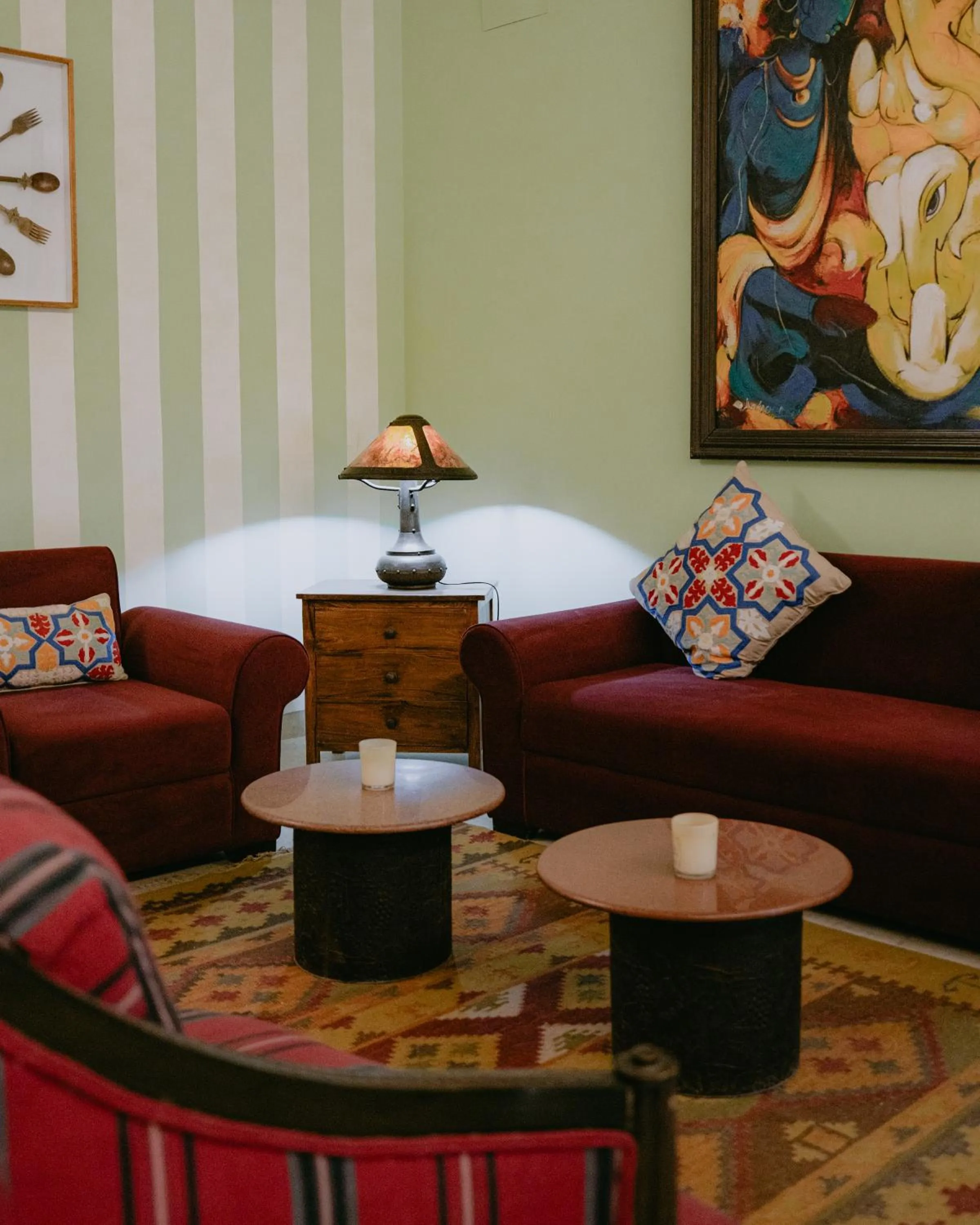 Seating area in Colonel’s Retreat