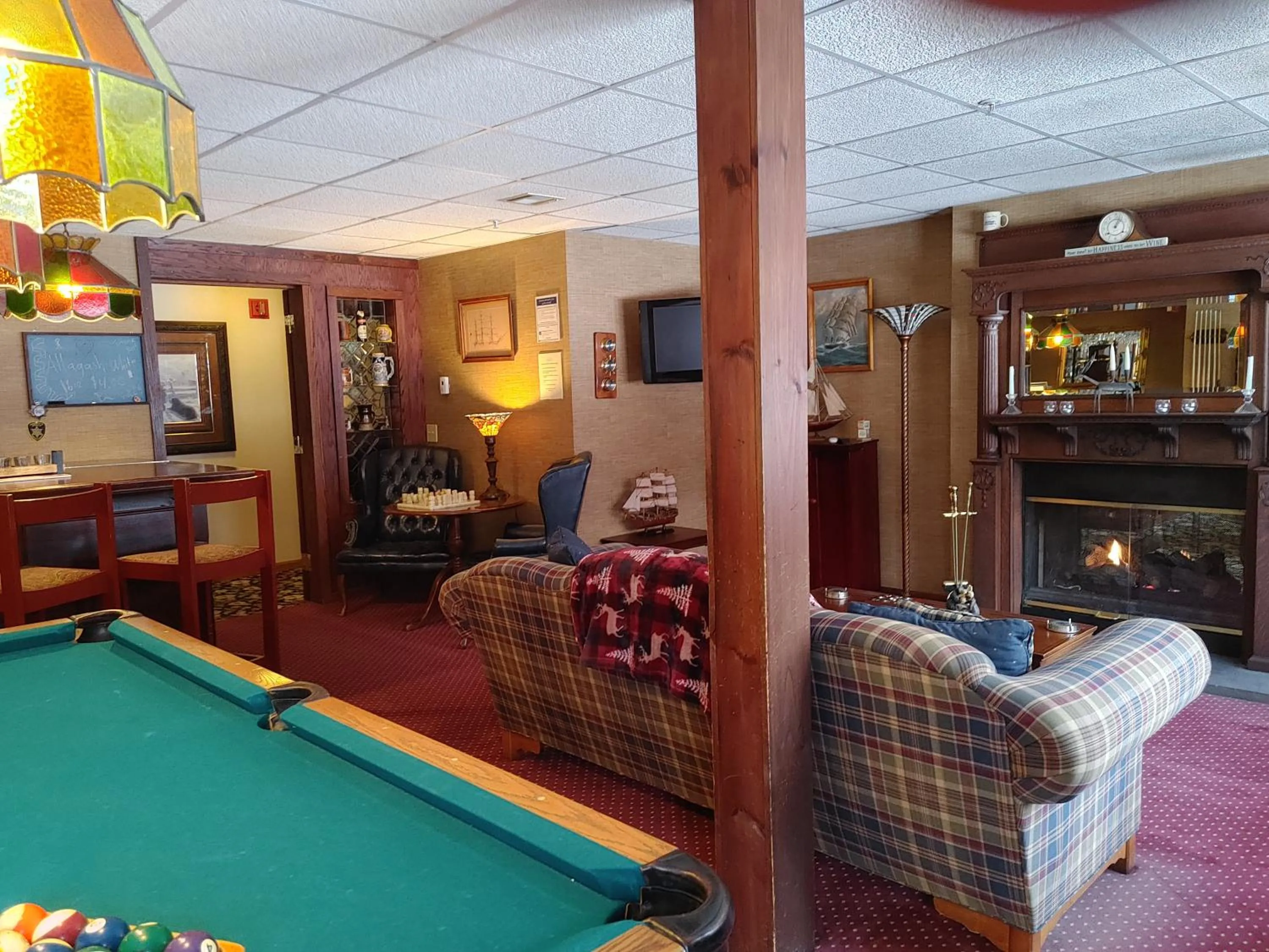 Lounge or bar in Inn at Ellis River