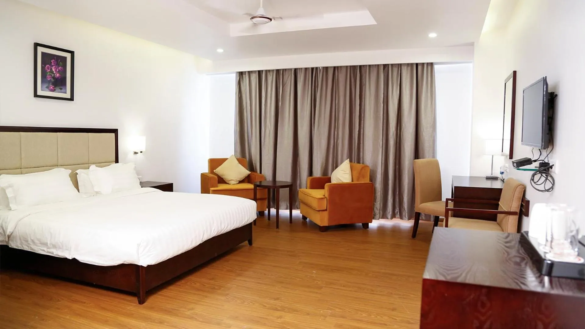 Bedroom, Bed in Triguna Clarks Inn Kurnool