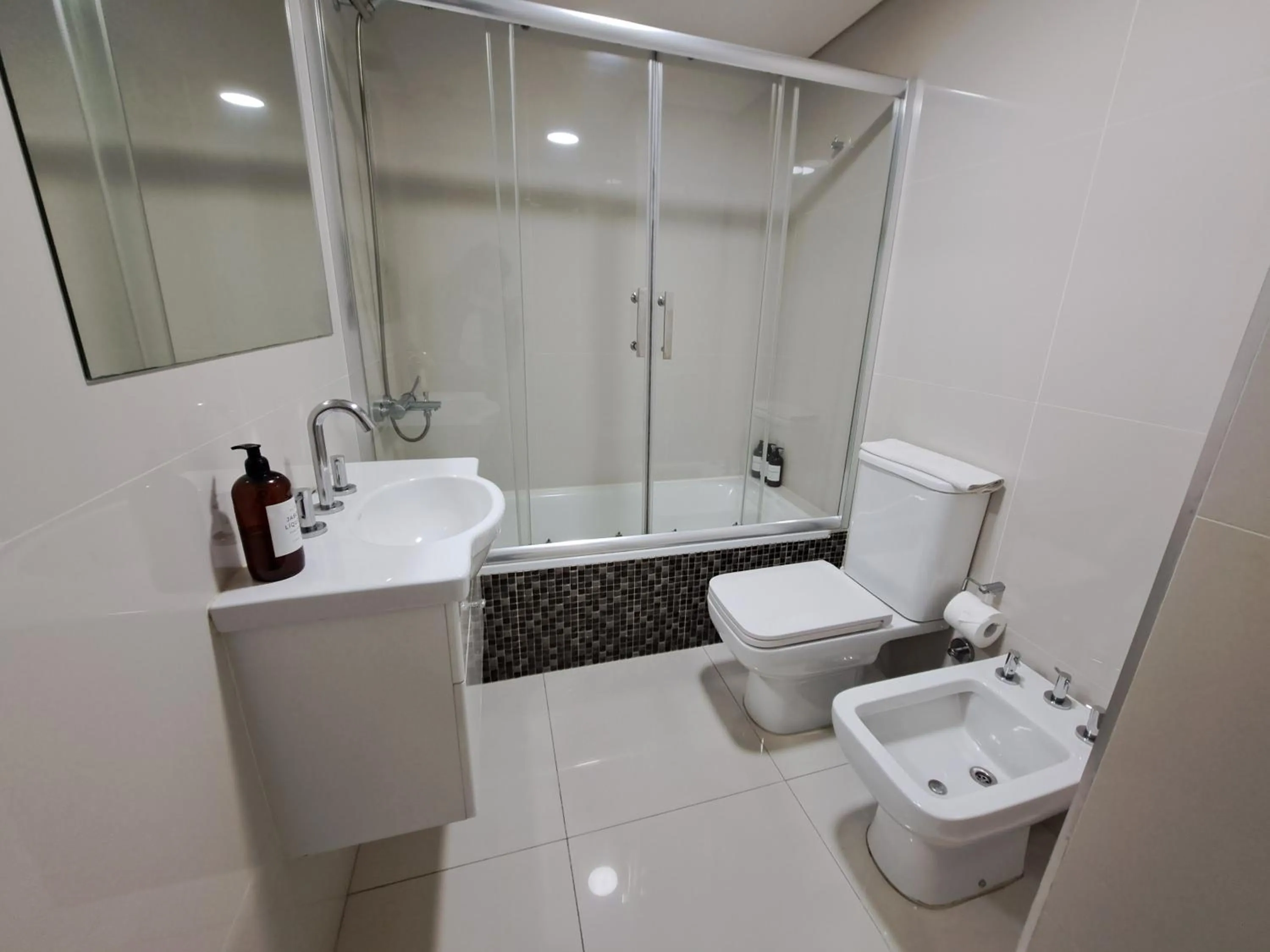 Shower in GrandView Hotel Buenos Aires