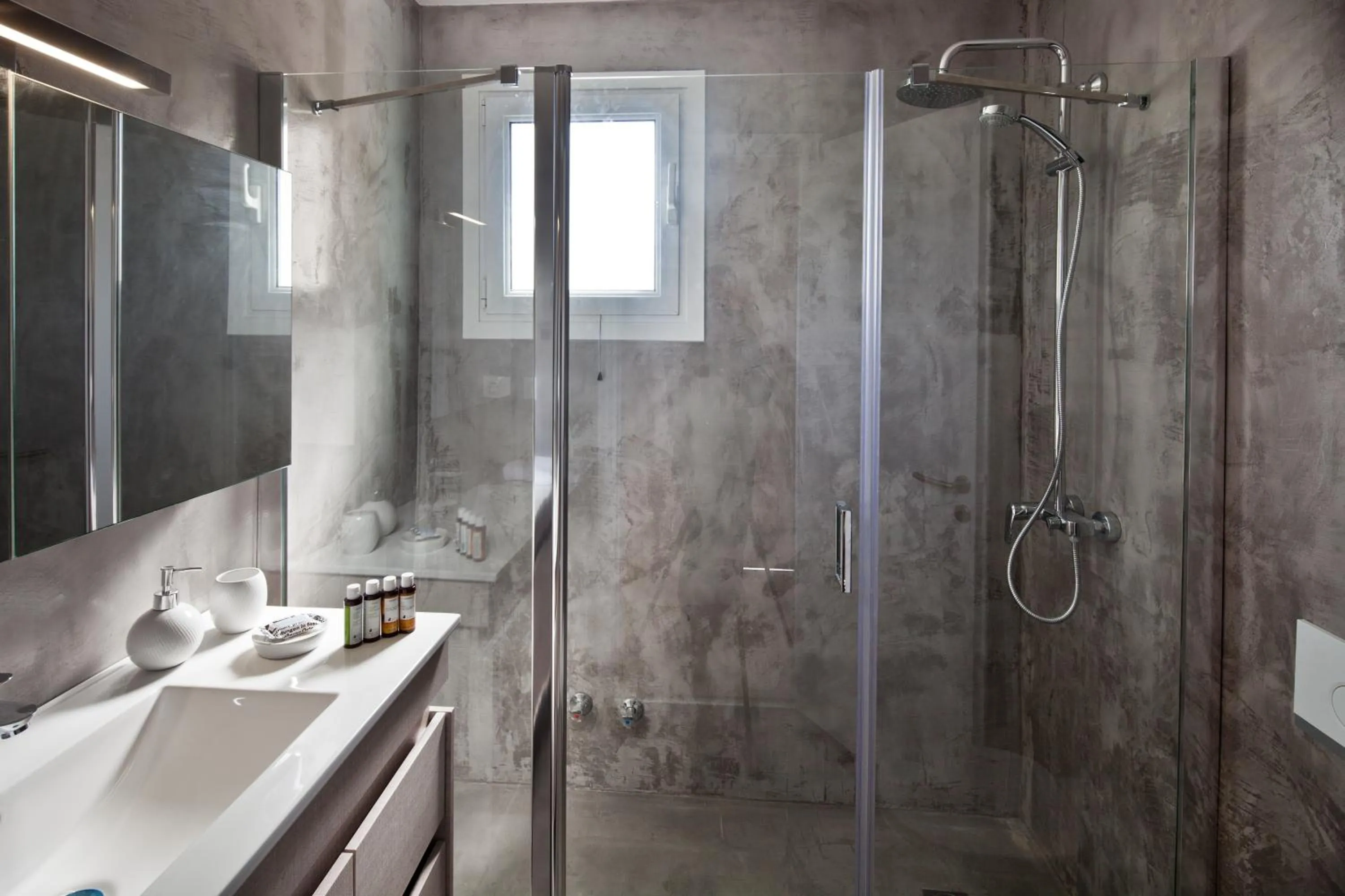 Bathroom in Sun 'n Chill, Boutique Apartments & Beach Villa