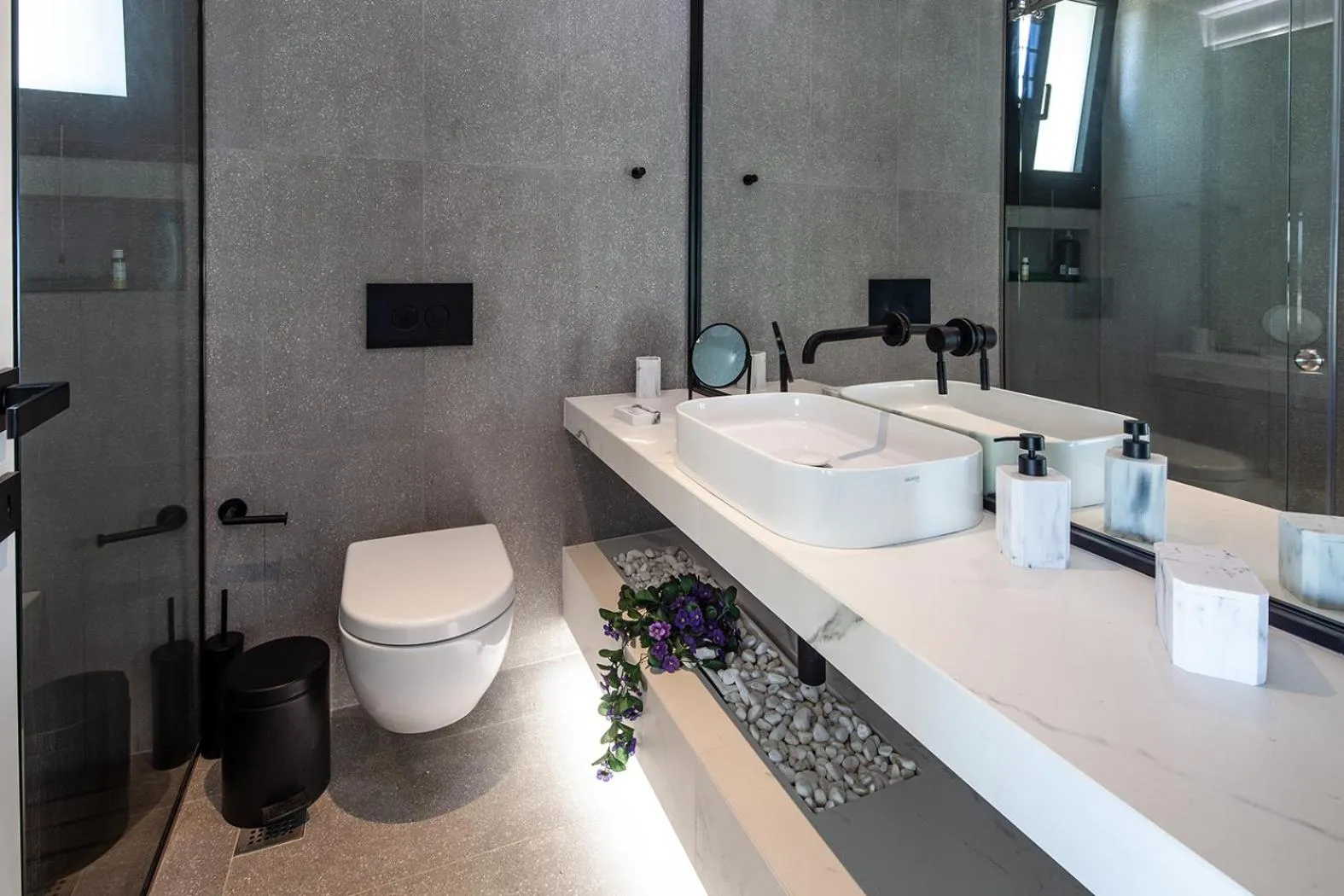 Bathroom in Sun 'n Chill, Boutique Apartments & Beach Villa