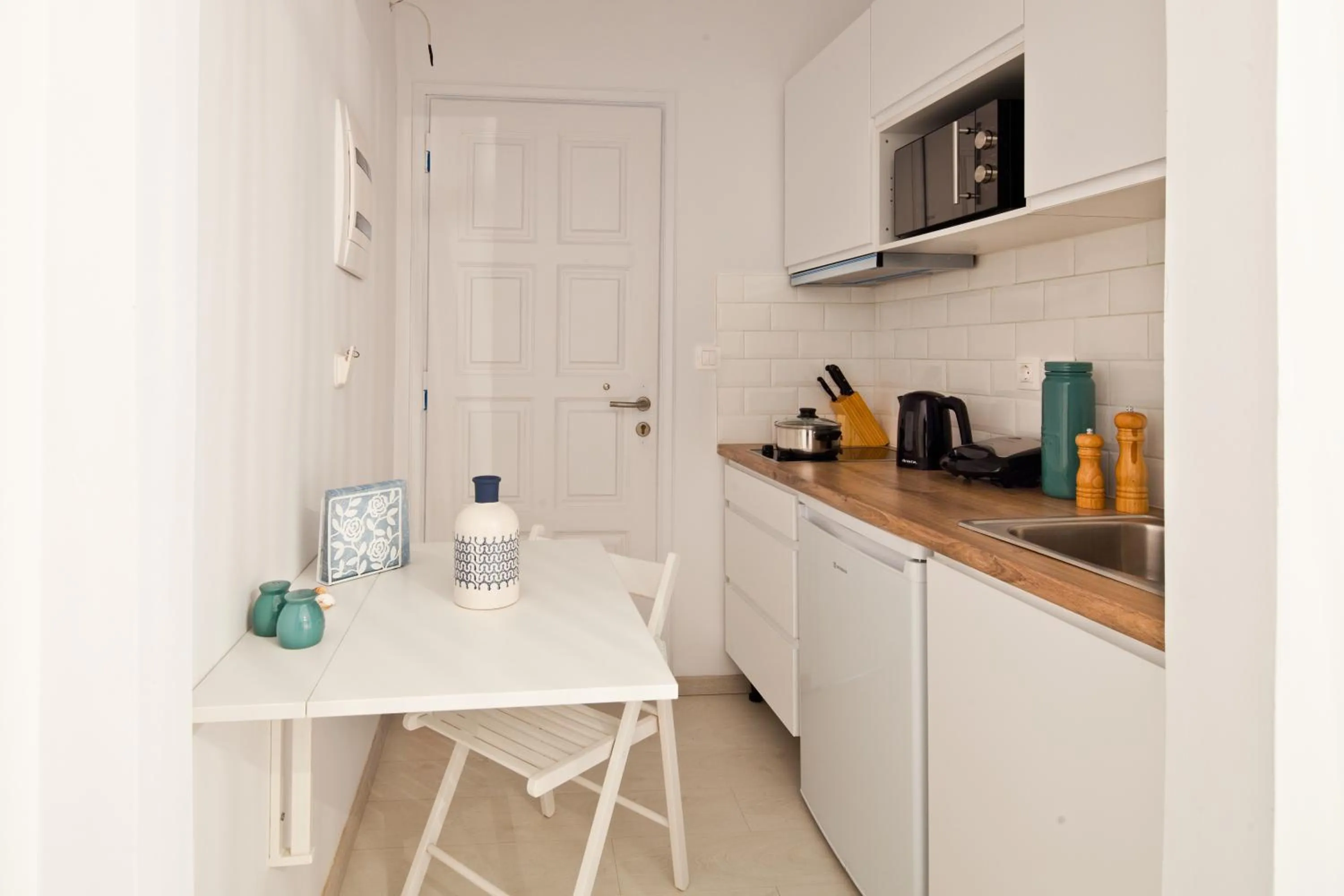 Kitchen or kitchenette in Sun 'n Chill, Boutique Apartments & Beach Villa
