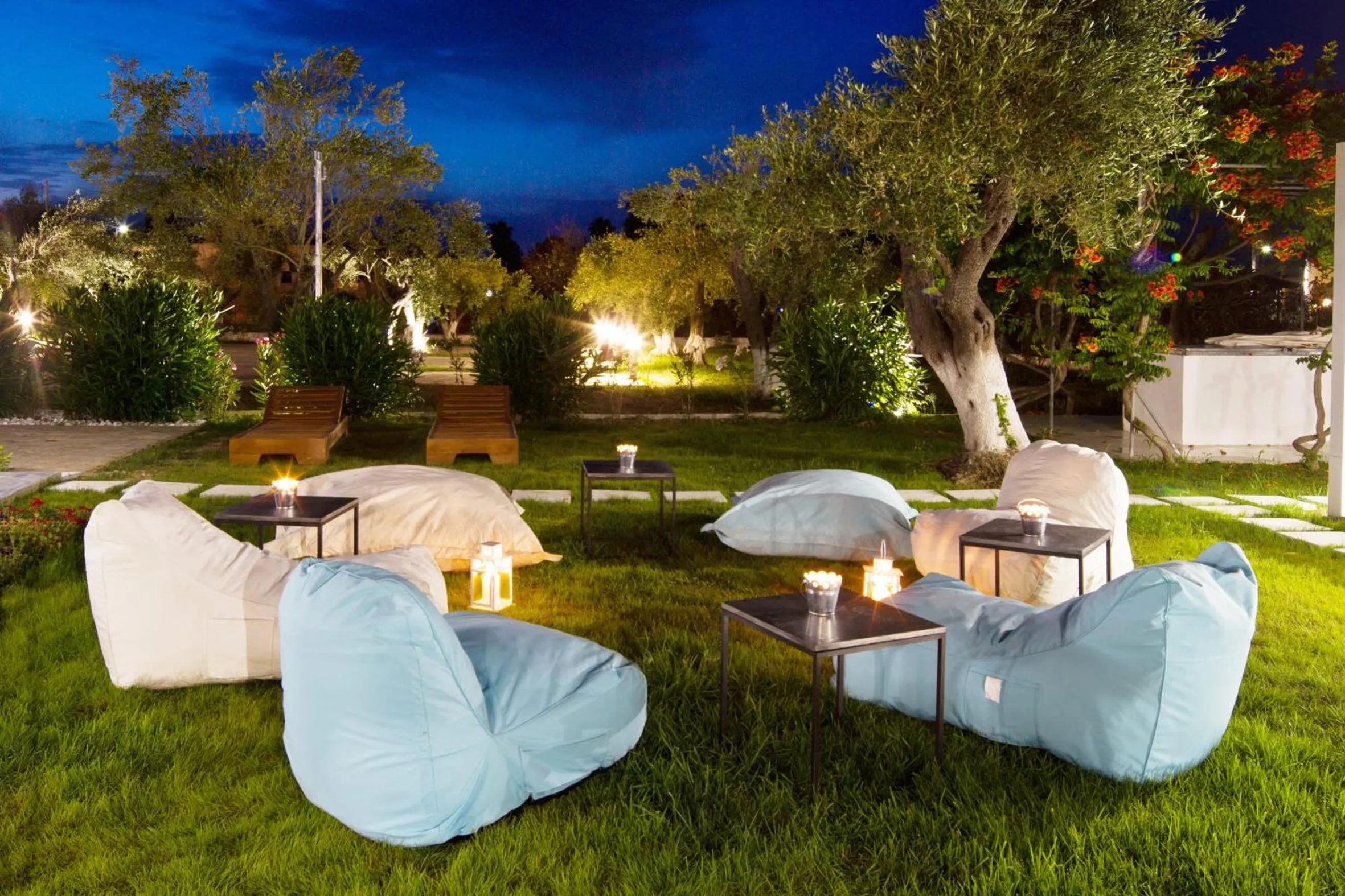 Garden in Sun 'n Chill, Boutique Apartments & Beach Villa