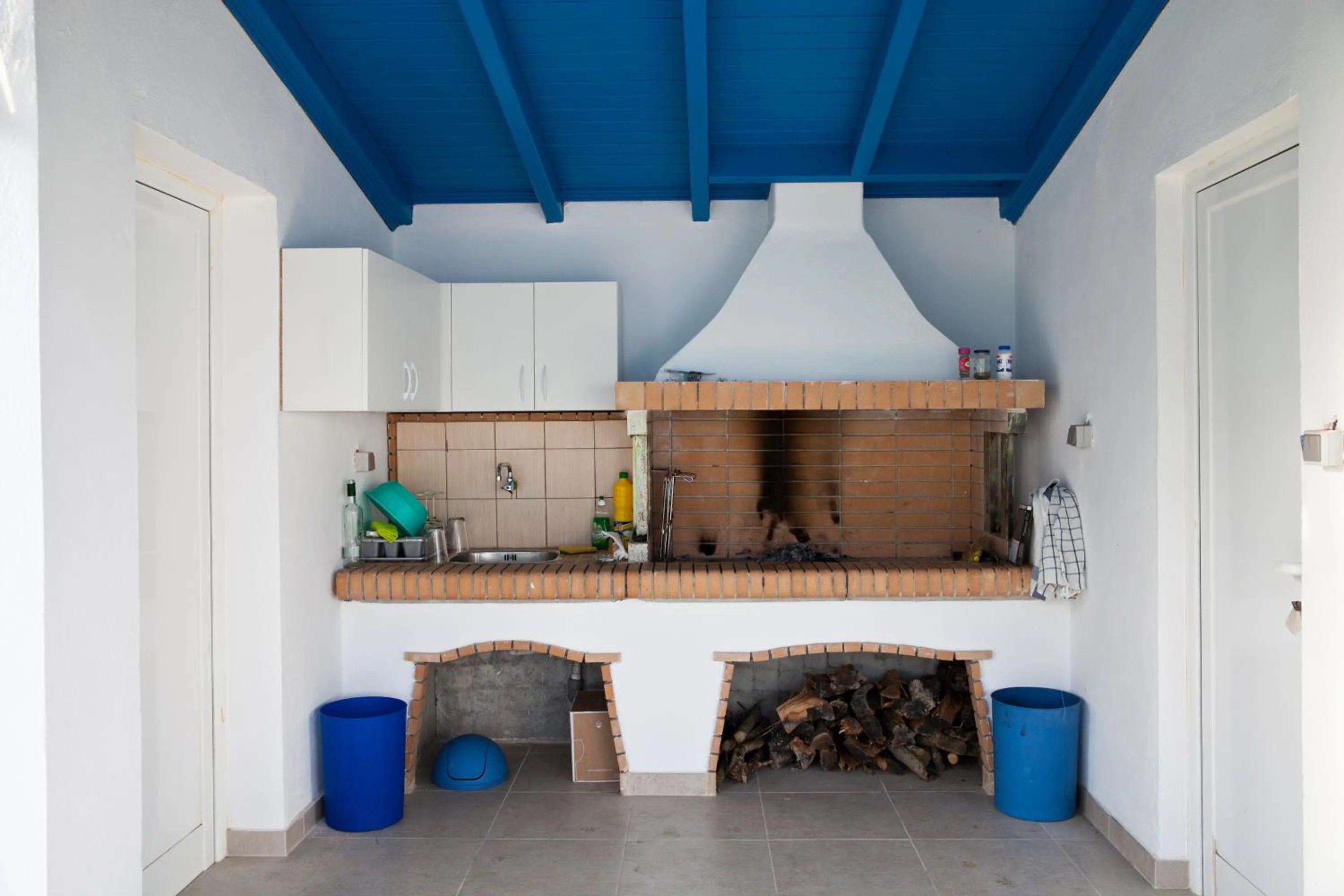 BBQ facilities in Sun 'n Chill, Boutique Apartments & Beach Villa