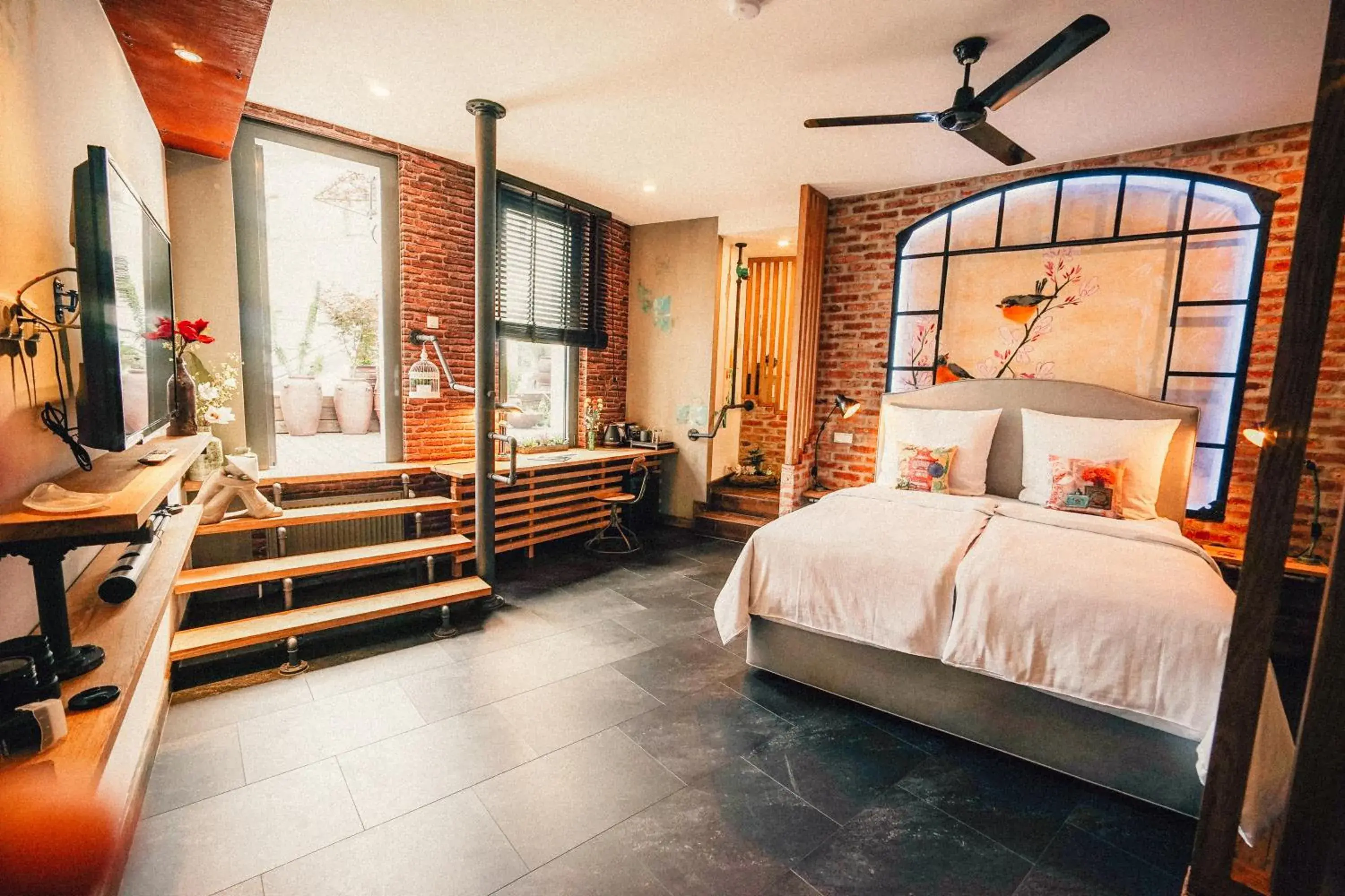 Deluxe Double Room with Balcony in 36 Phô Cô Hotel & Suites Deluxe Double Room with Balcony in 36 Phô Cô Hotel & Suites