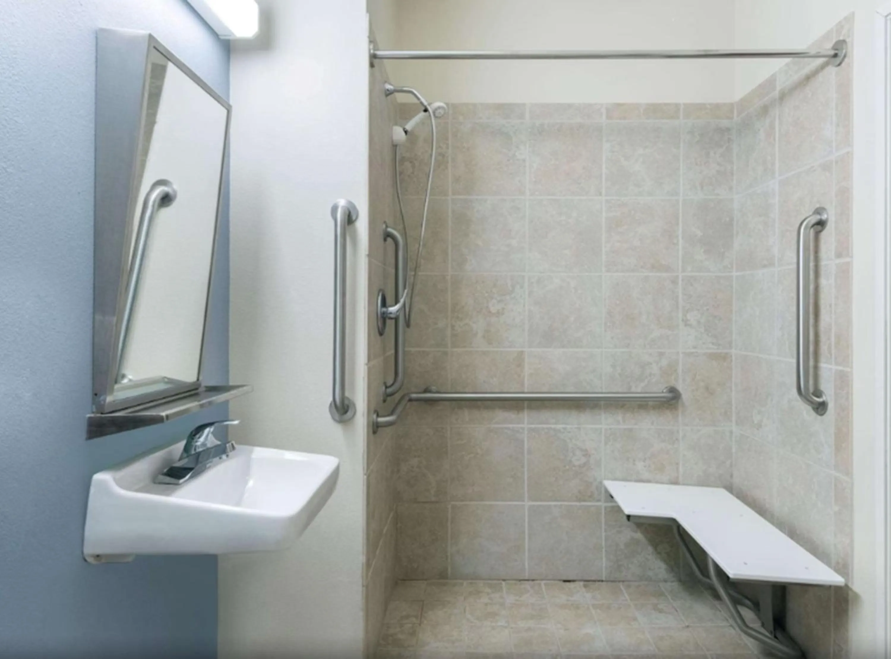 Shower in Microtel Inn and Suites Baton Rouge Airport