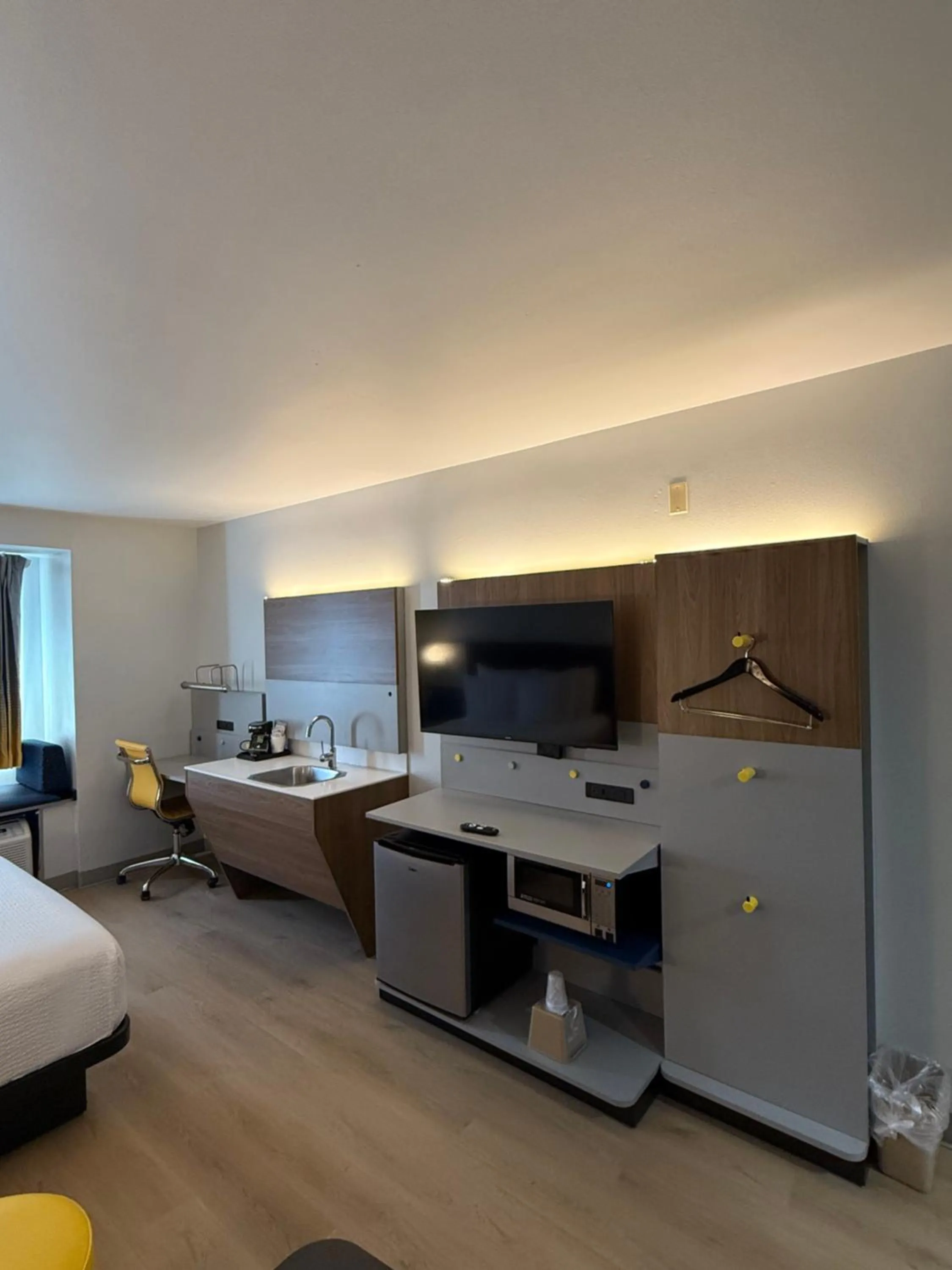 Bed in Microtel Inn and Suites Baton Rouge Airport