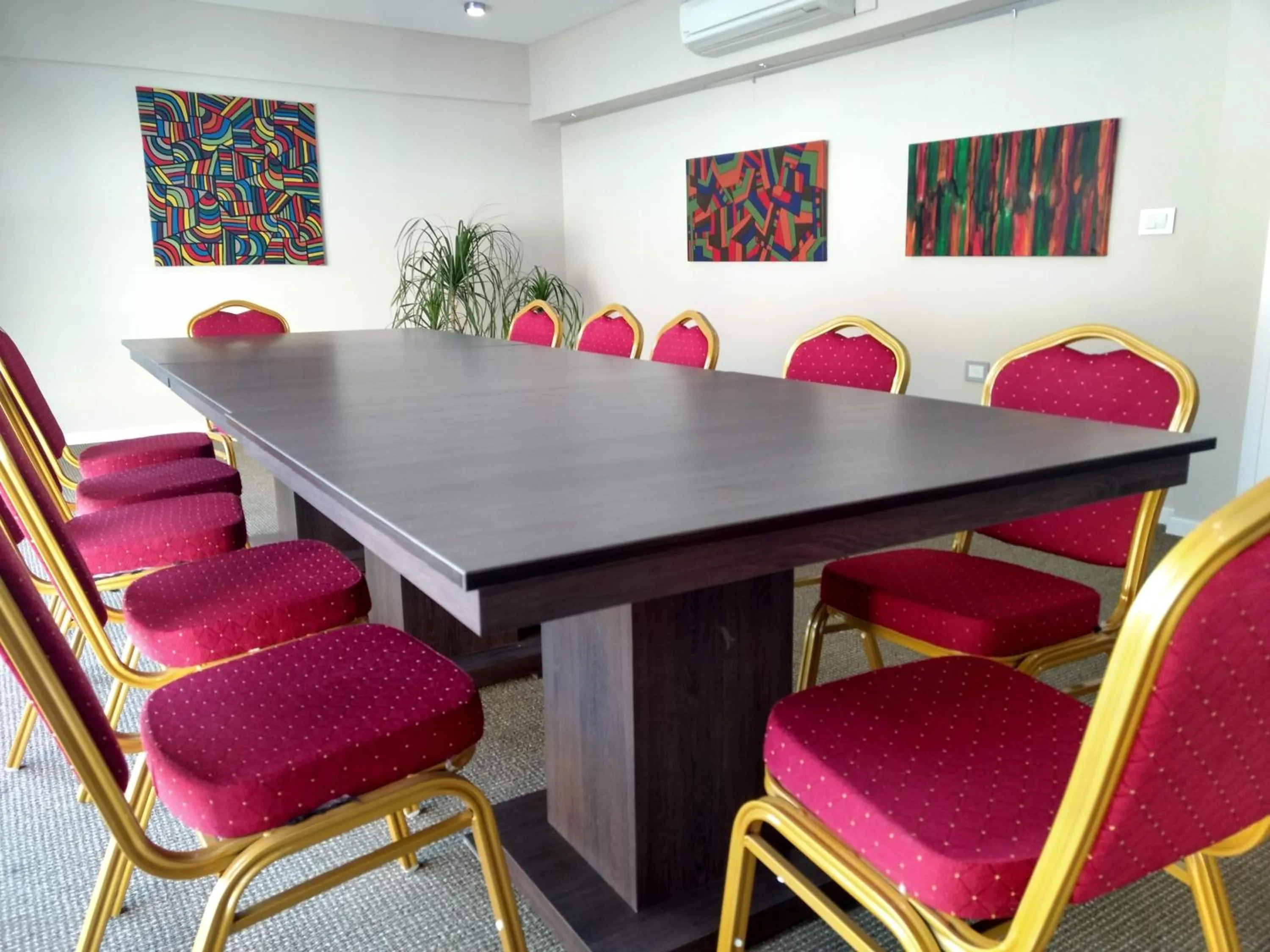 Business facilities in Days Inn & Suites by Wyndham La Plata