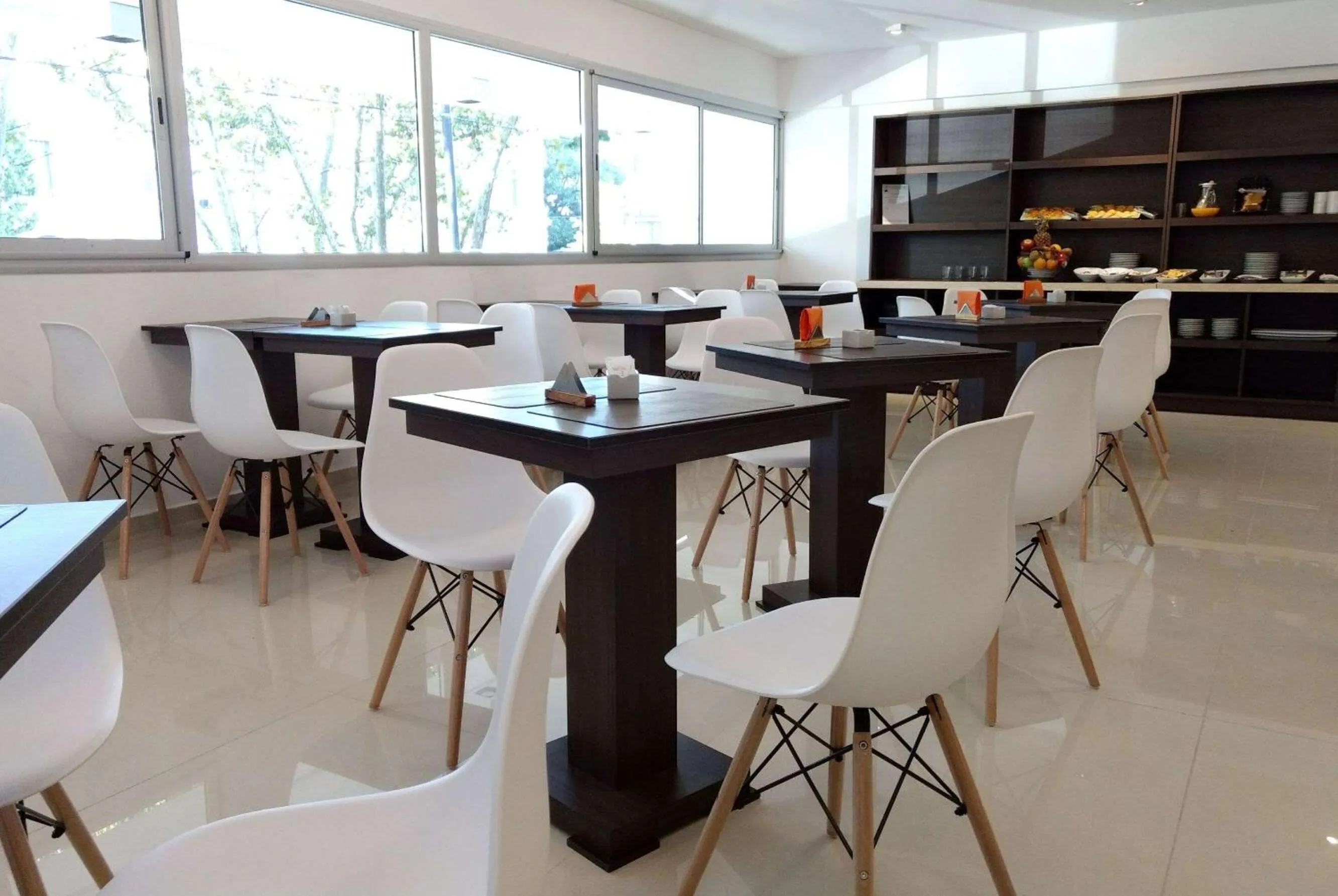 Breakfast in Days Inn & Suites by Wyndham La Plata