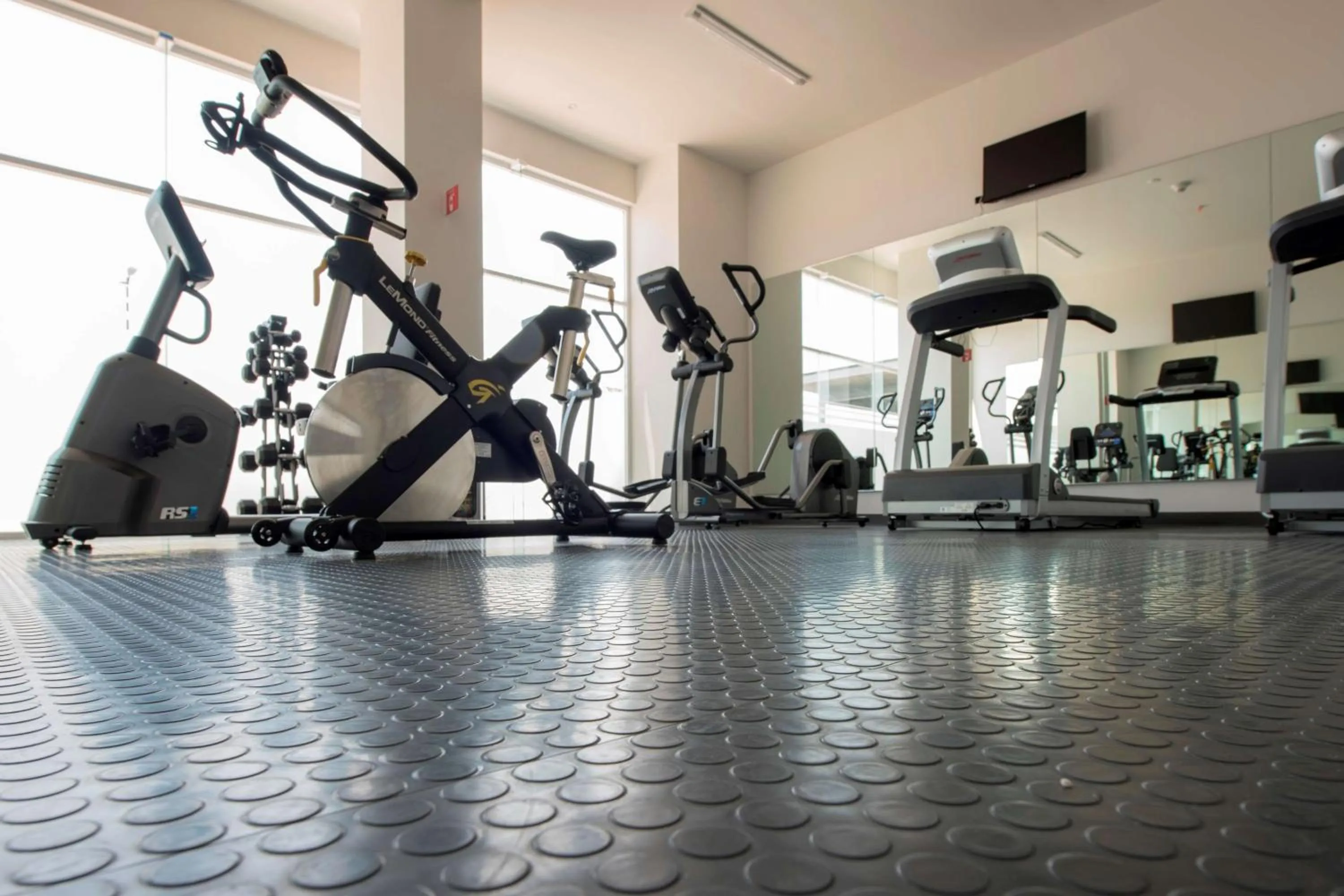 Fitness centre/facilities in Microtel Inn & Suites by Wyndham San Luis Potosi