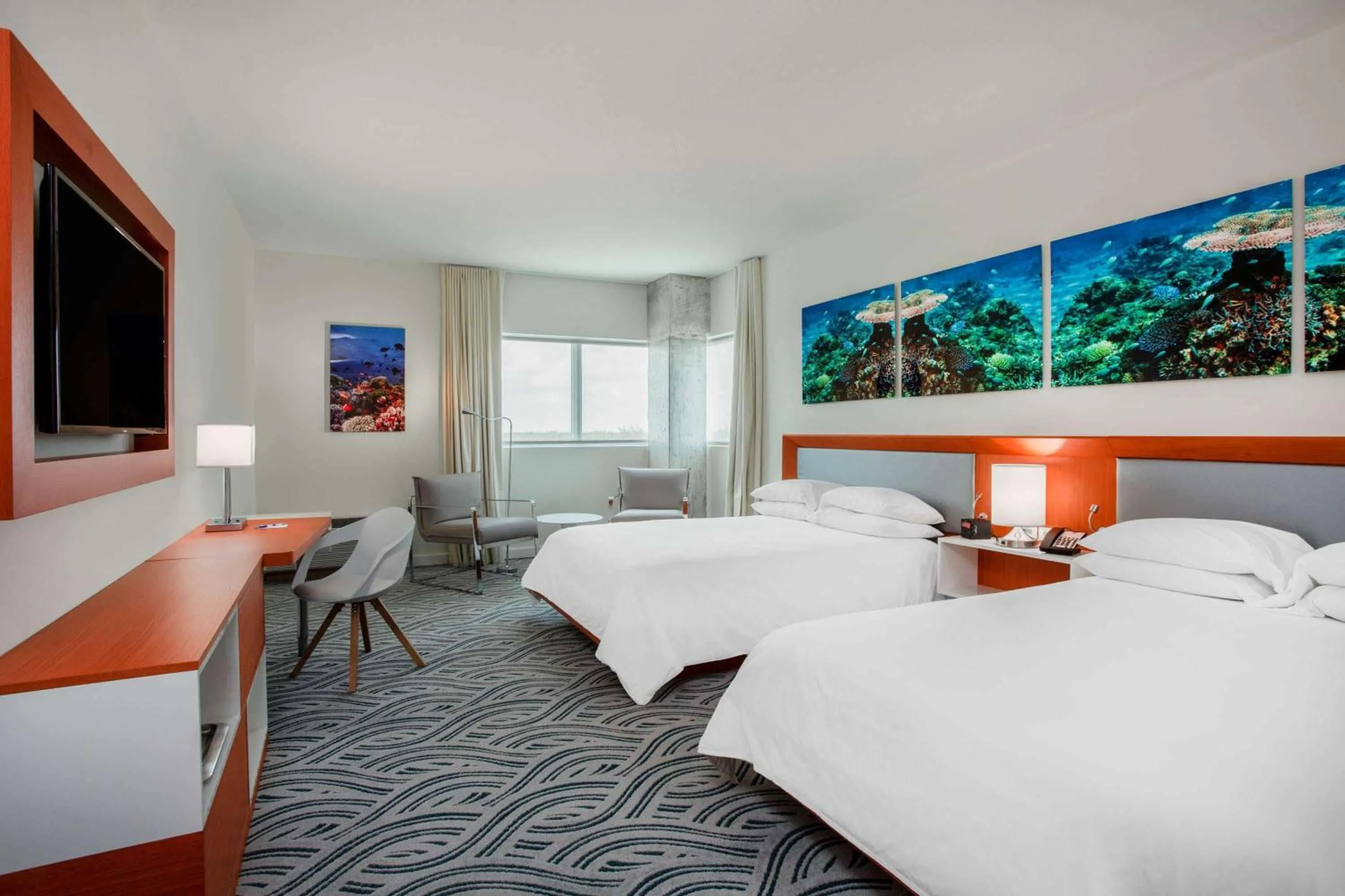 Bed in Maritime Hotel Fort Lauderdale Airport & Cruiseport