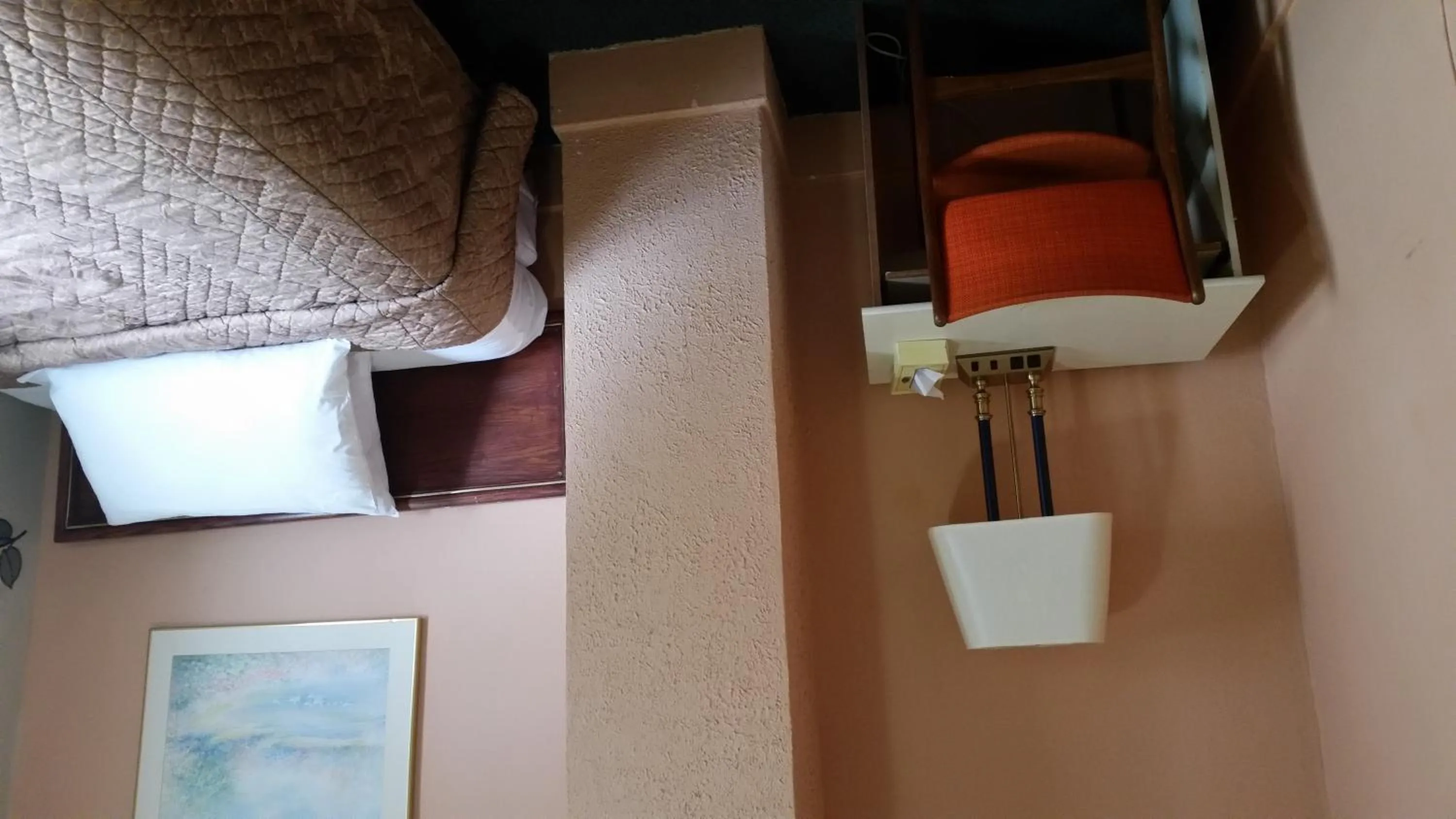 Bed in A Voyageur's Guest House