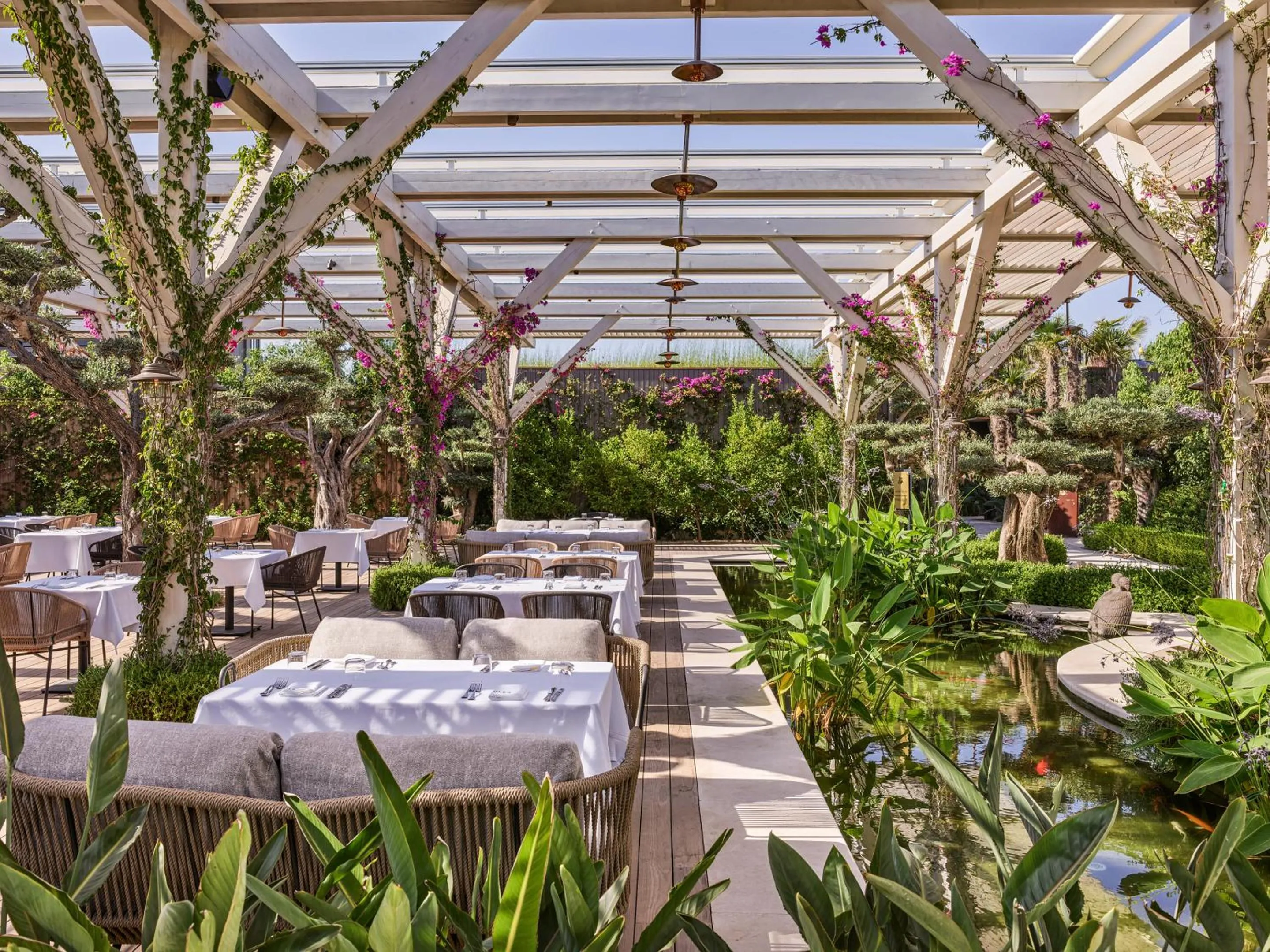 Restaurant/places to eat in Biblos Resort Alaçatı