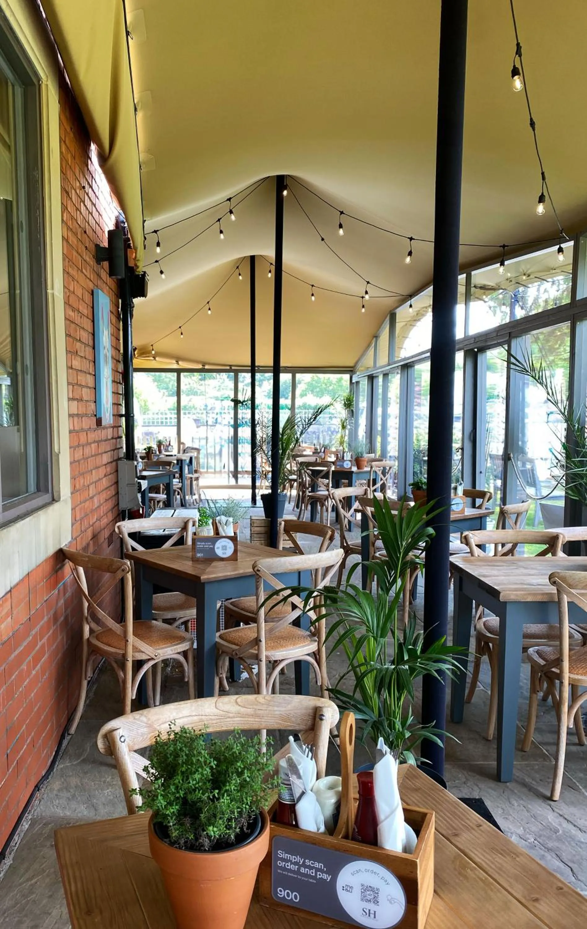 Patio in The Saracens Head