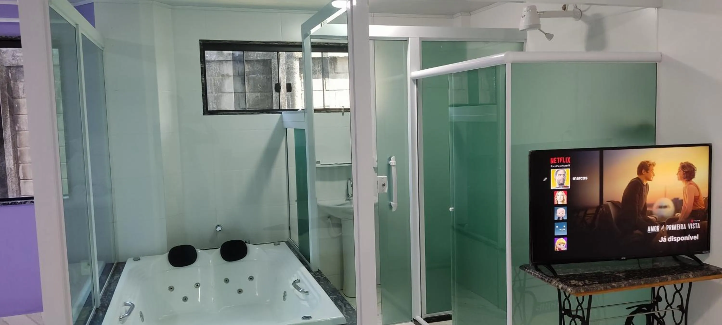 Shower in Hotel Lumiar