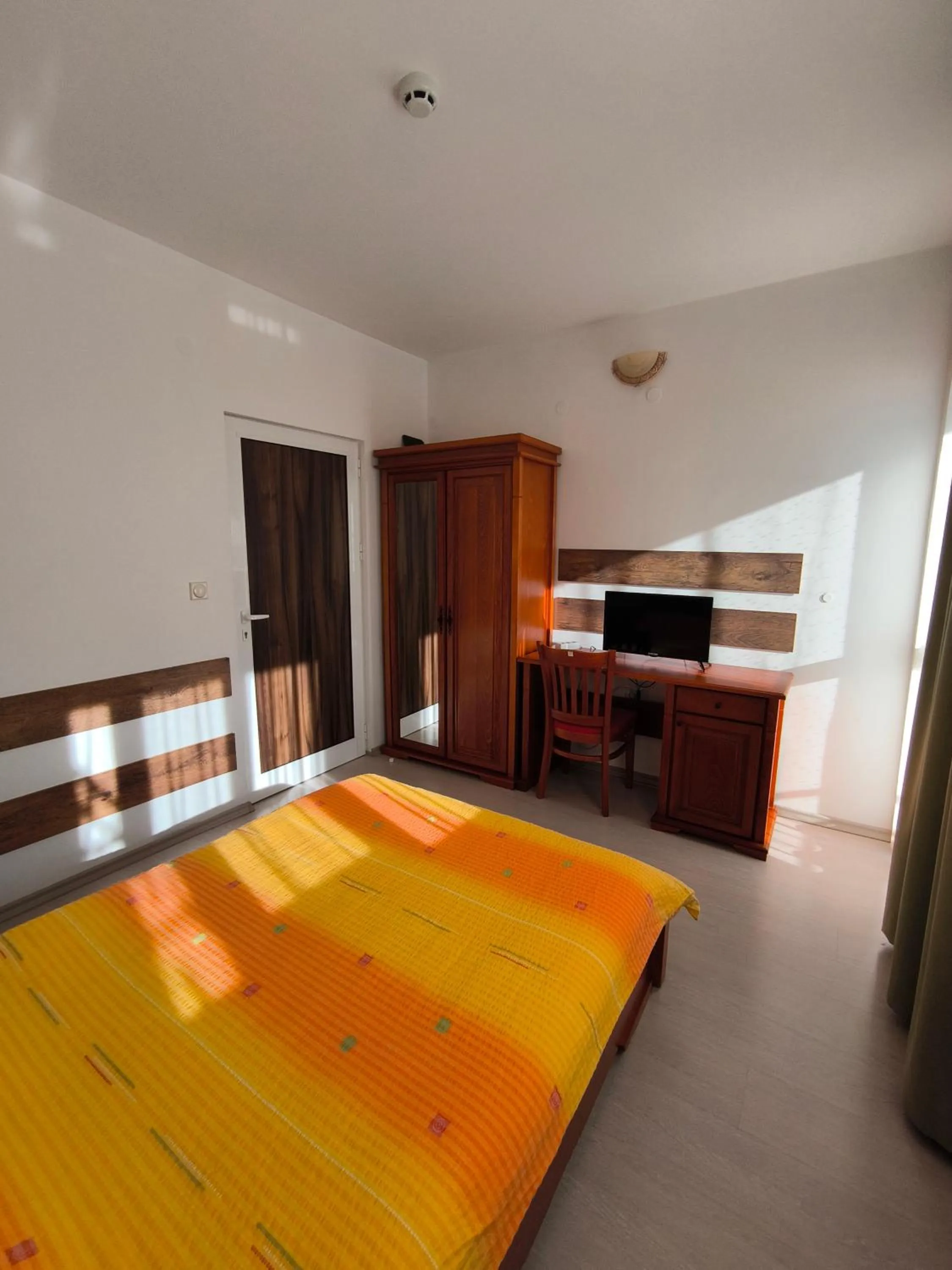 TV and multimedia, Bed in Centaur Family Hotel