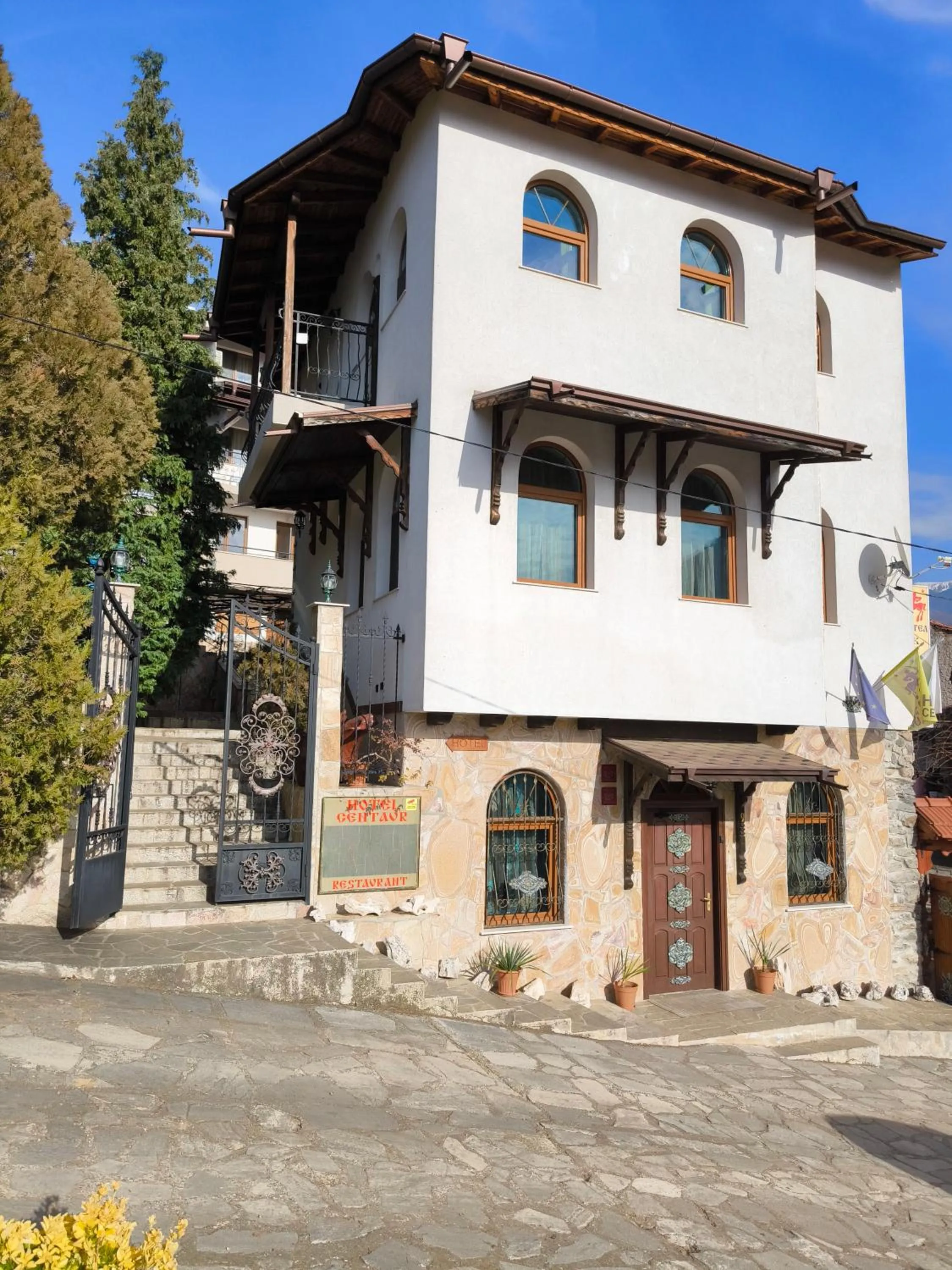 Facade/entrance in Centaur Family Hotel