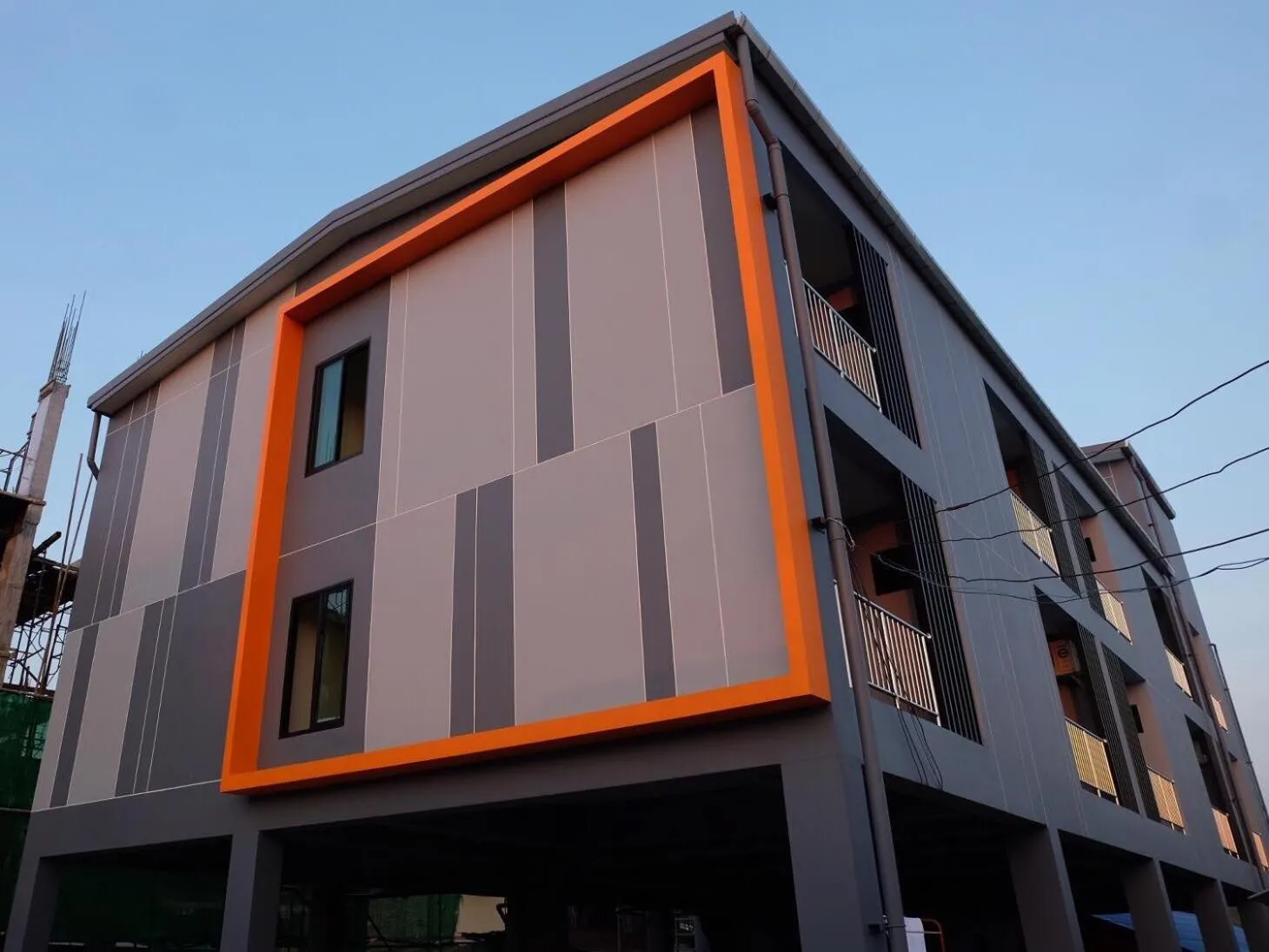 Facade/entrance in DOS'S HOUSE