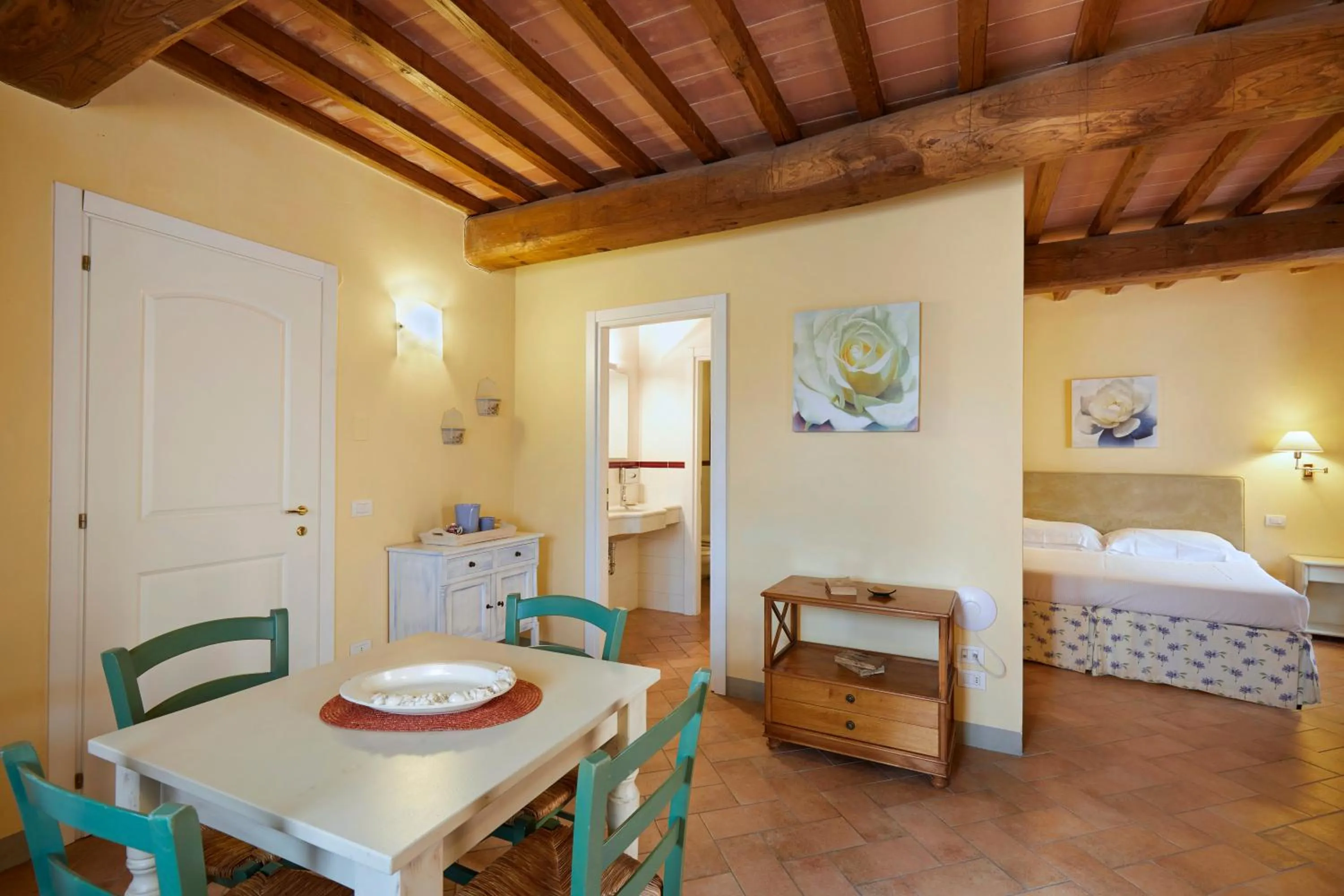 Dining area, Bed in Tenuta di Artimino member of Meliá Collection Wine Resort