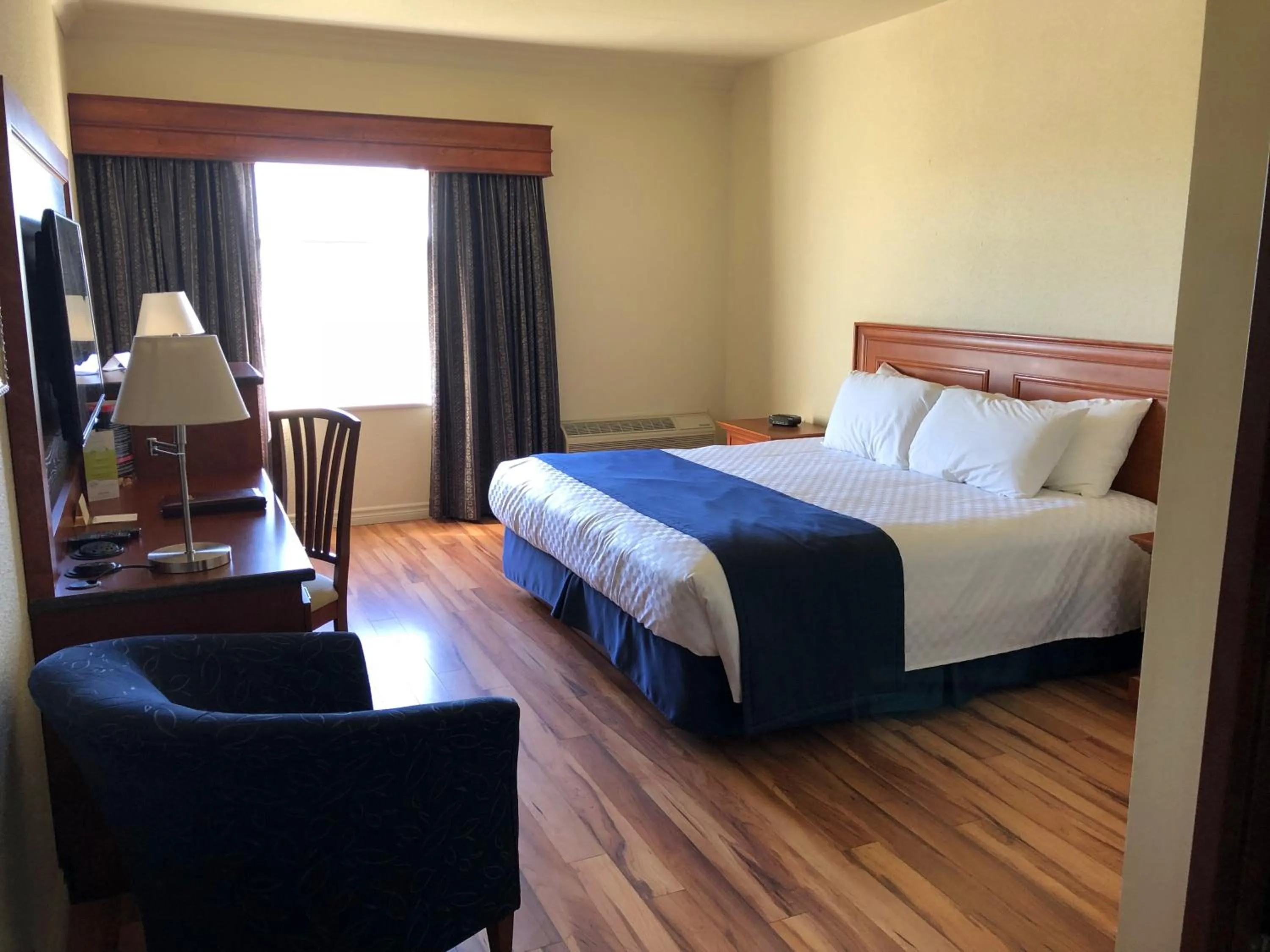 Photo of the whole room, Bed in Hotel L'Oie des neiges