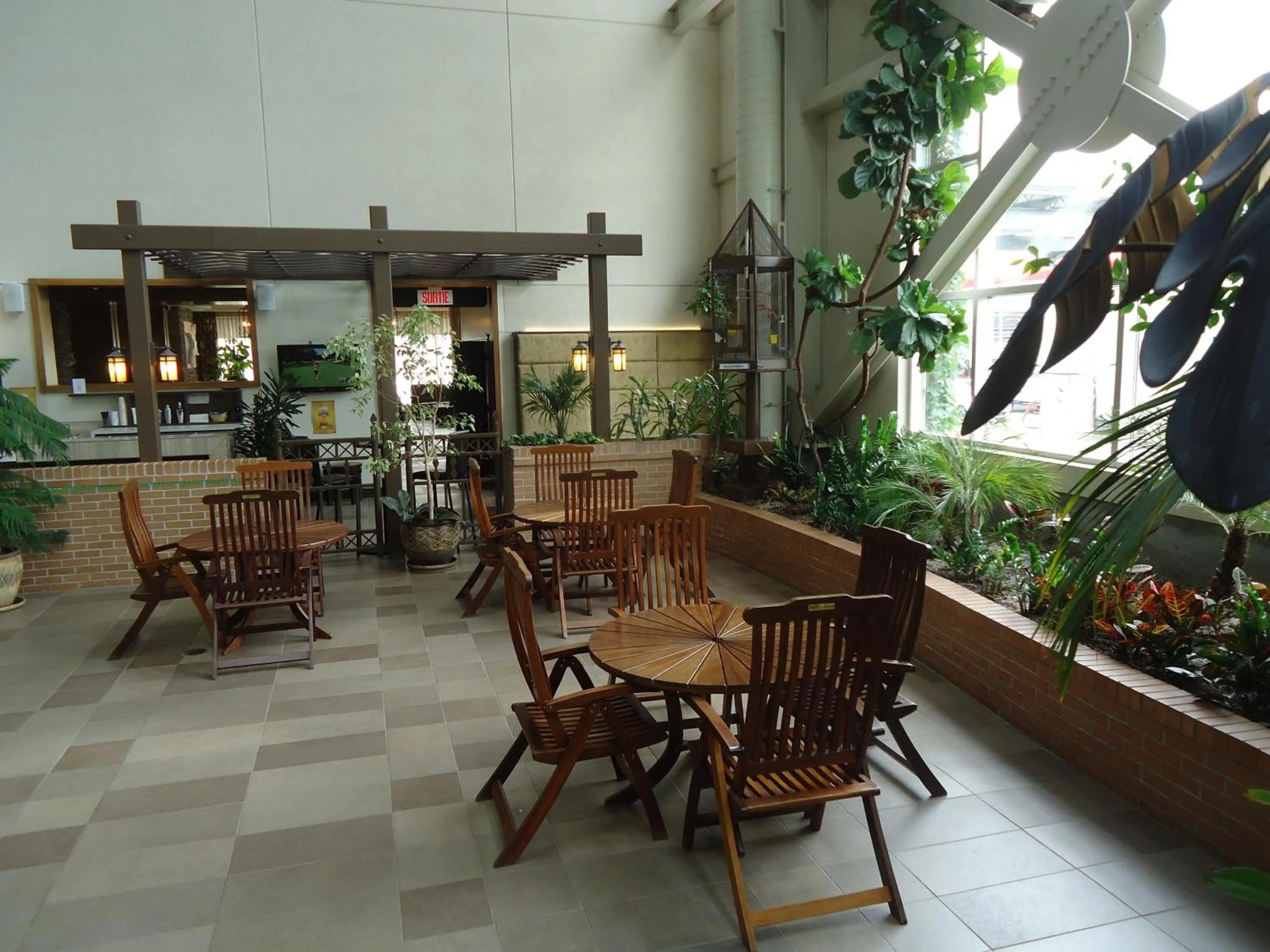 Restaurant/places to eat in Hotel L'Oie des neiges