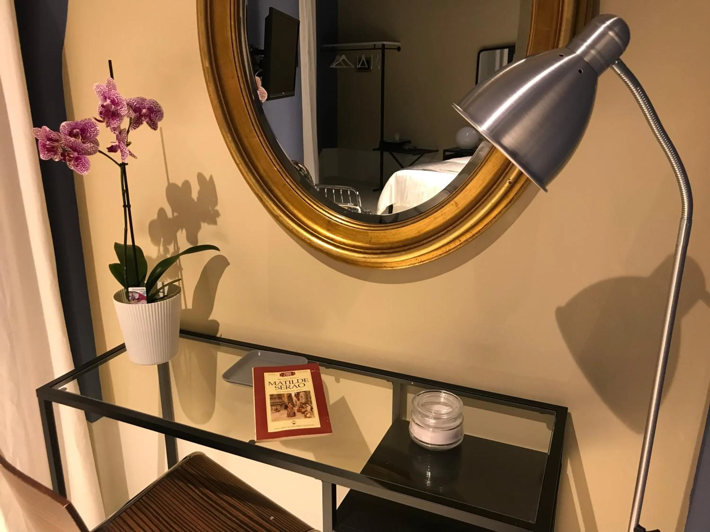 Seating area in TreSette Toledo