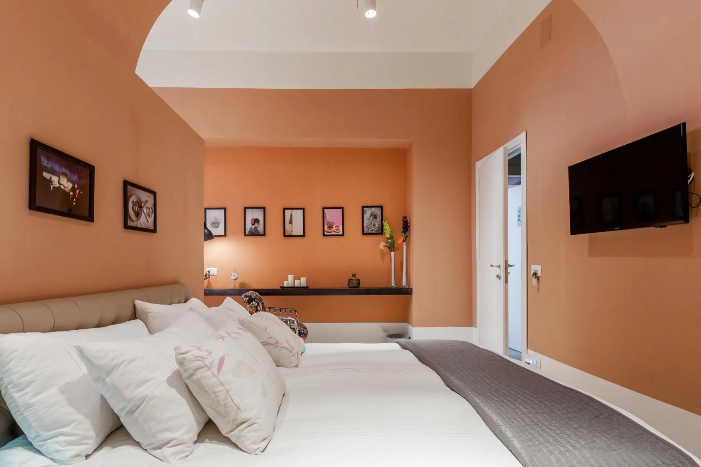 Bed in TreSette Toledo