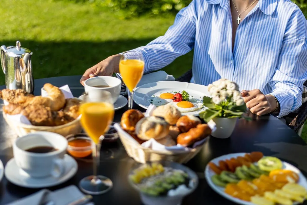 Food and drinks in Soldanella by Hotel Adula